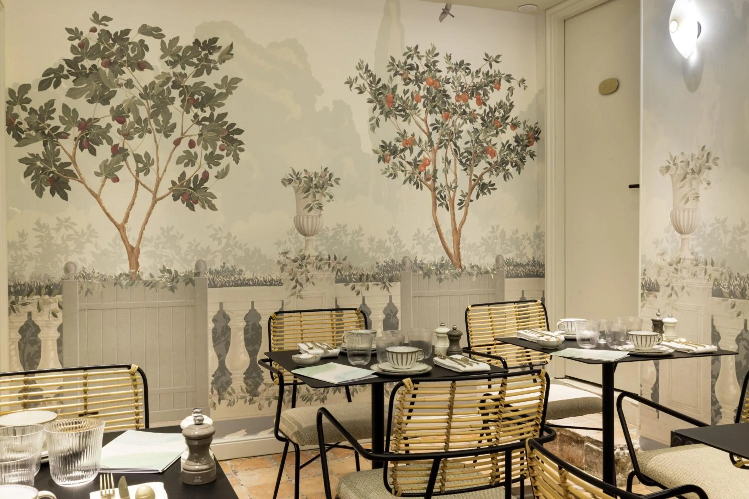 Breakfast in Hotel L de Lutece - Notre-Dame