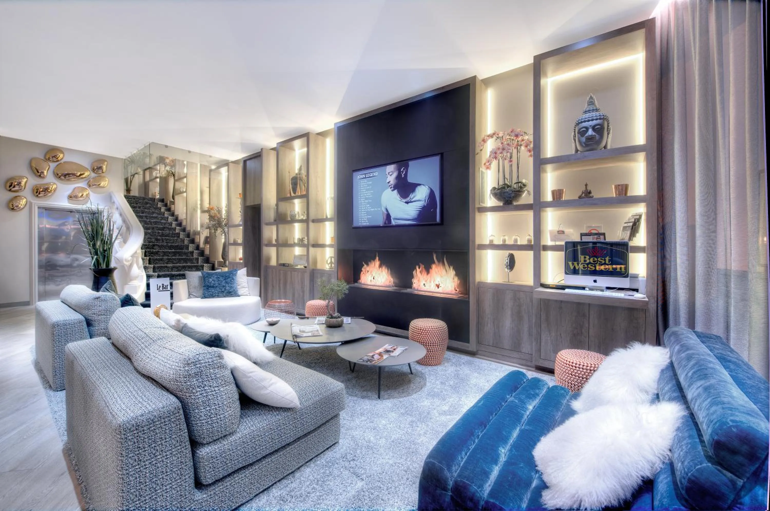 Communal lounge/ TV room in Best Western Plus Nice Cosy Hotel