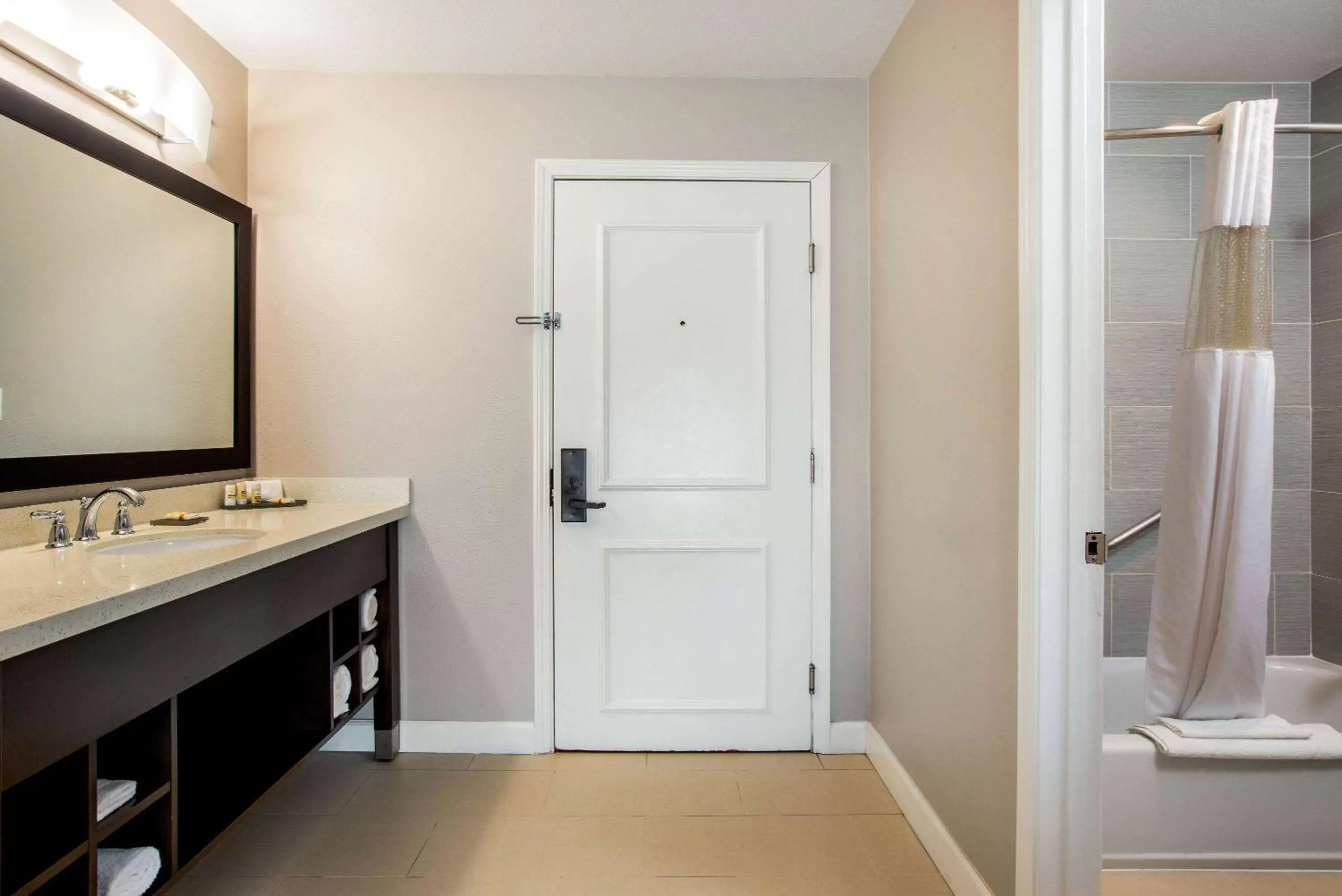 TV and multimedia in La Quinta by Wyndham Pomona