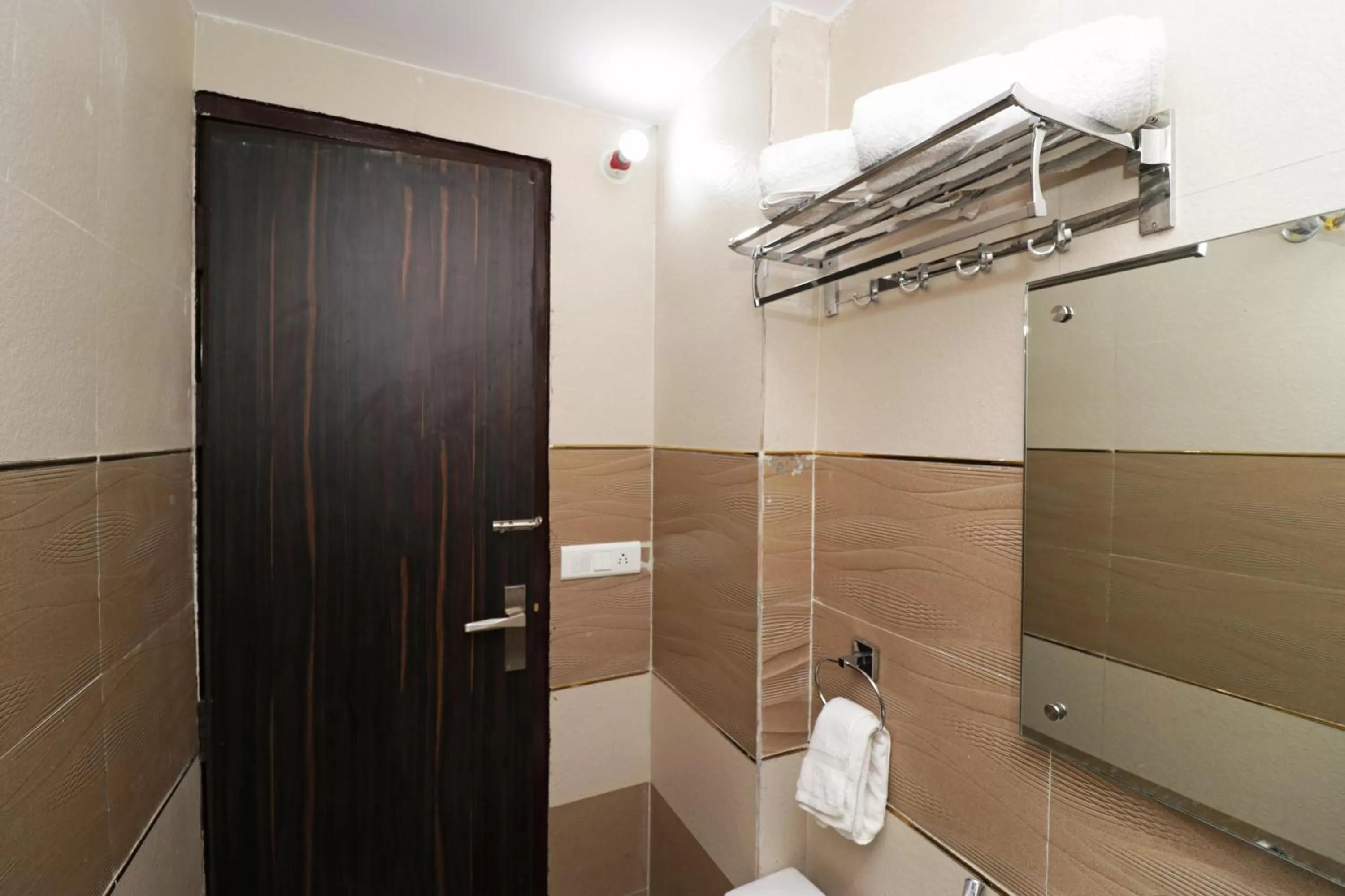 Bathroom in Airport Hotel Shivaka Inn