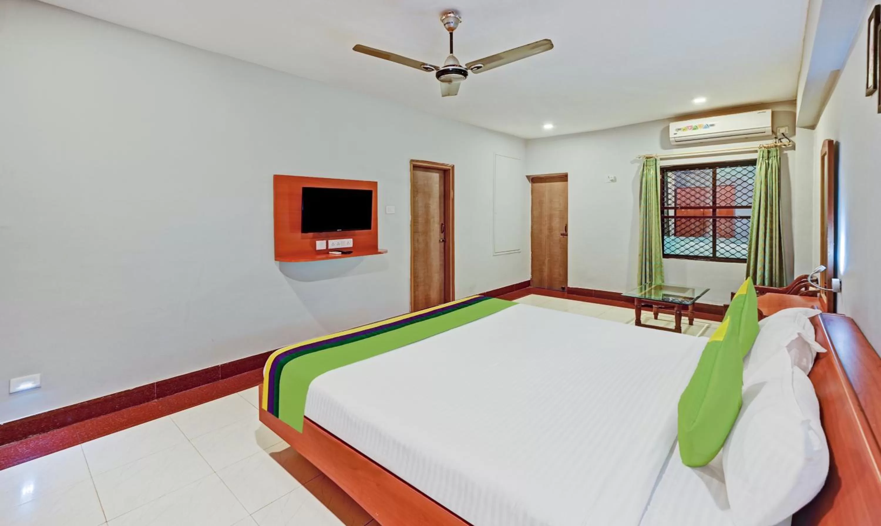 Bedroom, Bed in Treebo Sidhartha International Baliapanda