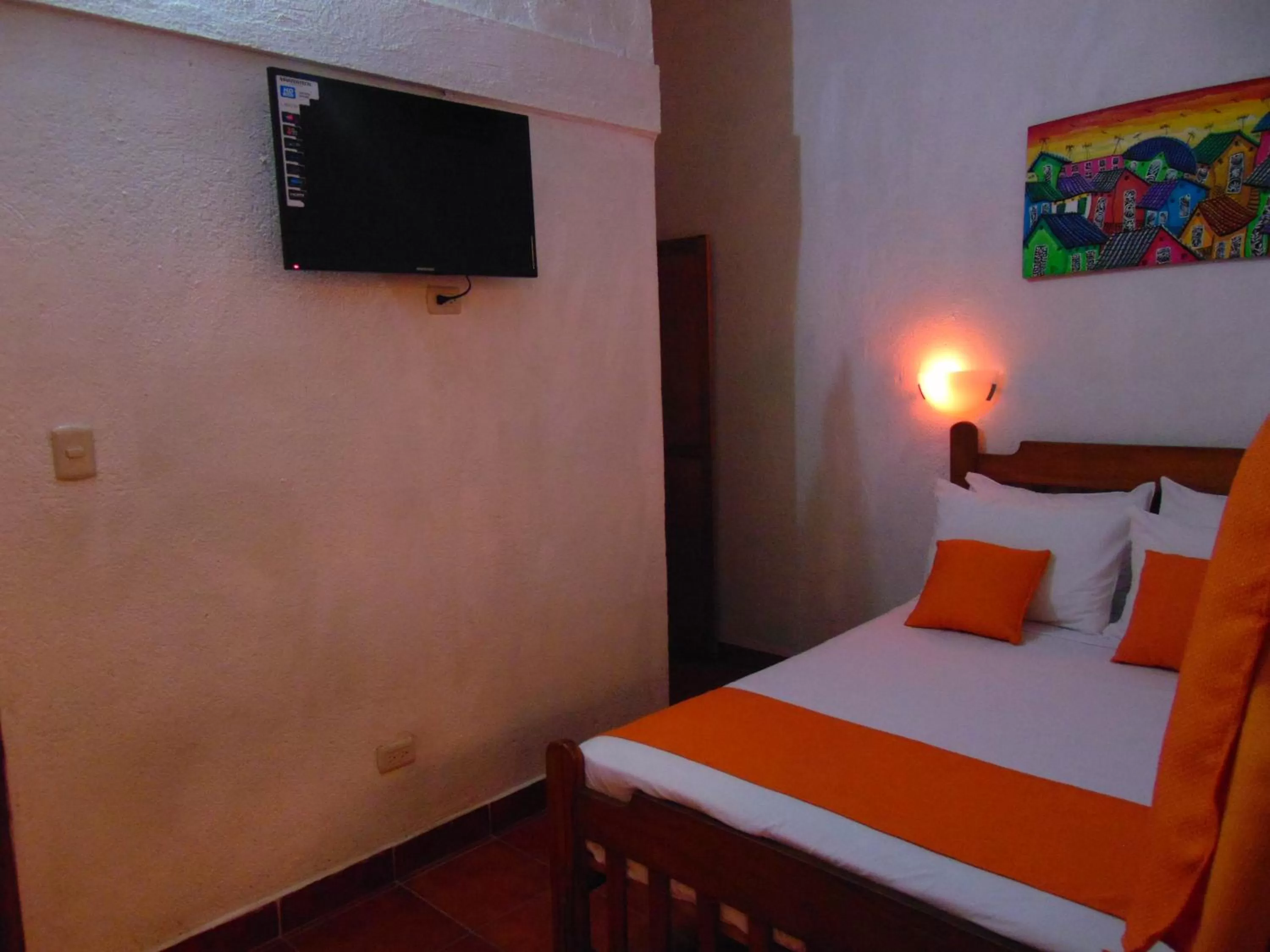 TV and multimedia, Bed in Hotel El Maltese