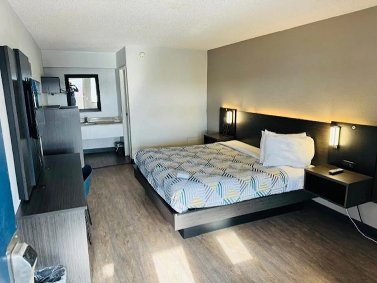 Bedroom, Bed in Motel 6-Cedar Rapids, IA