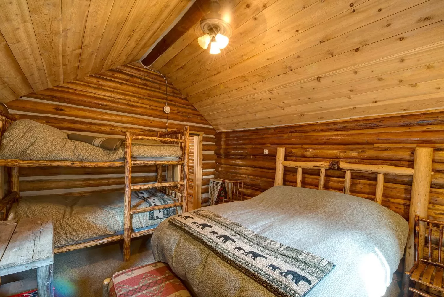 Bed in Silver Gate Lodging