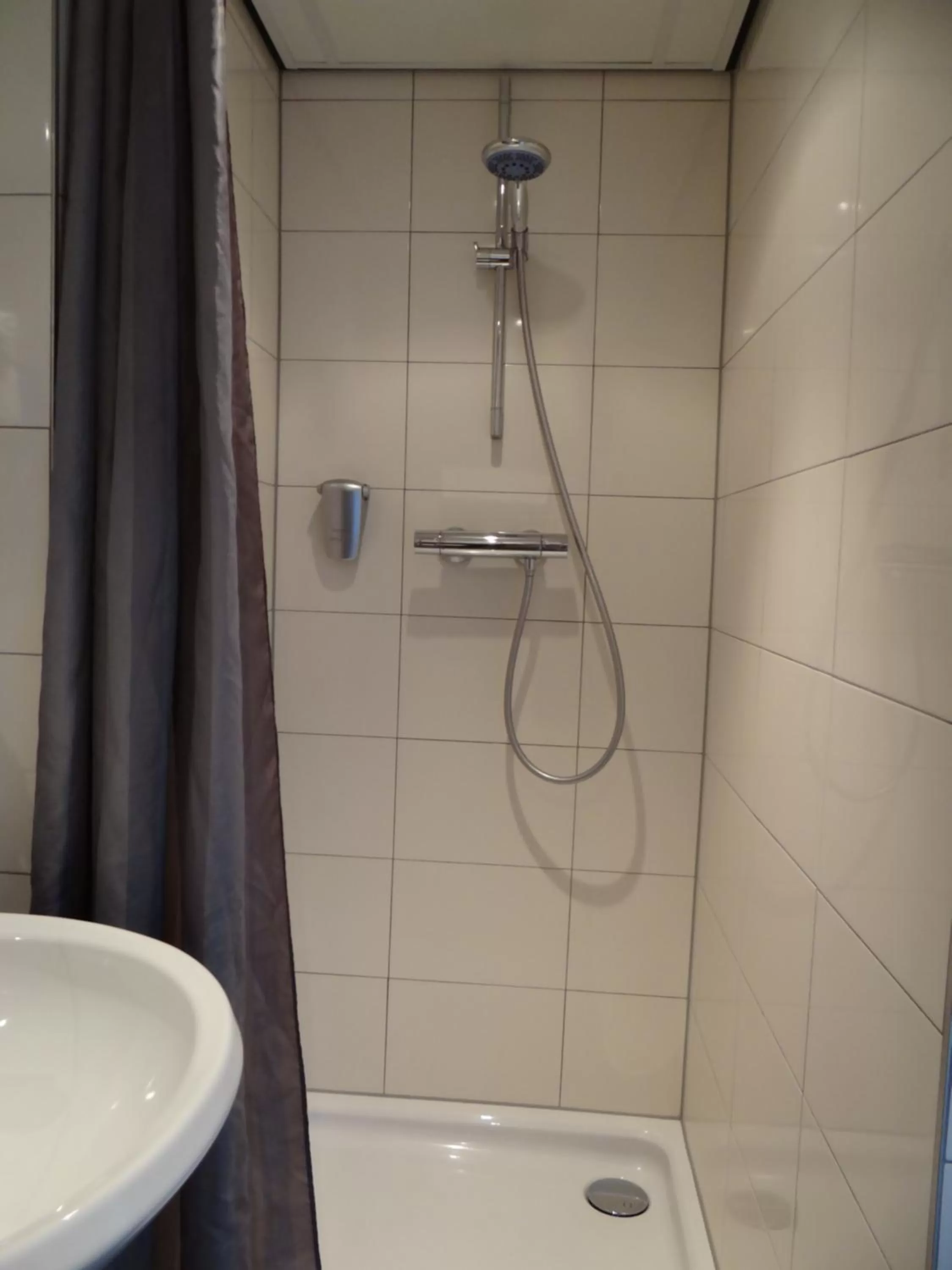 Shower, Bathroom in Tulip Inn Heerlen City Centre