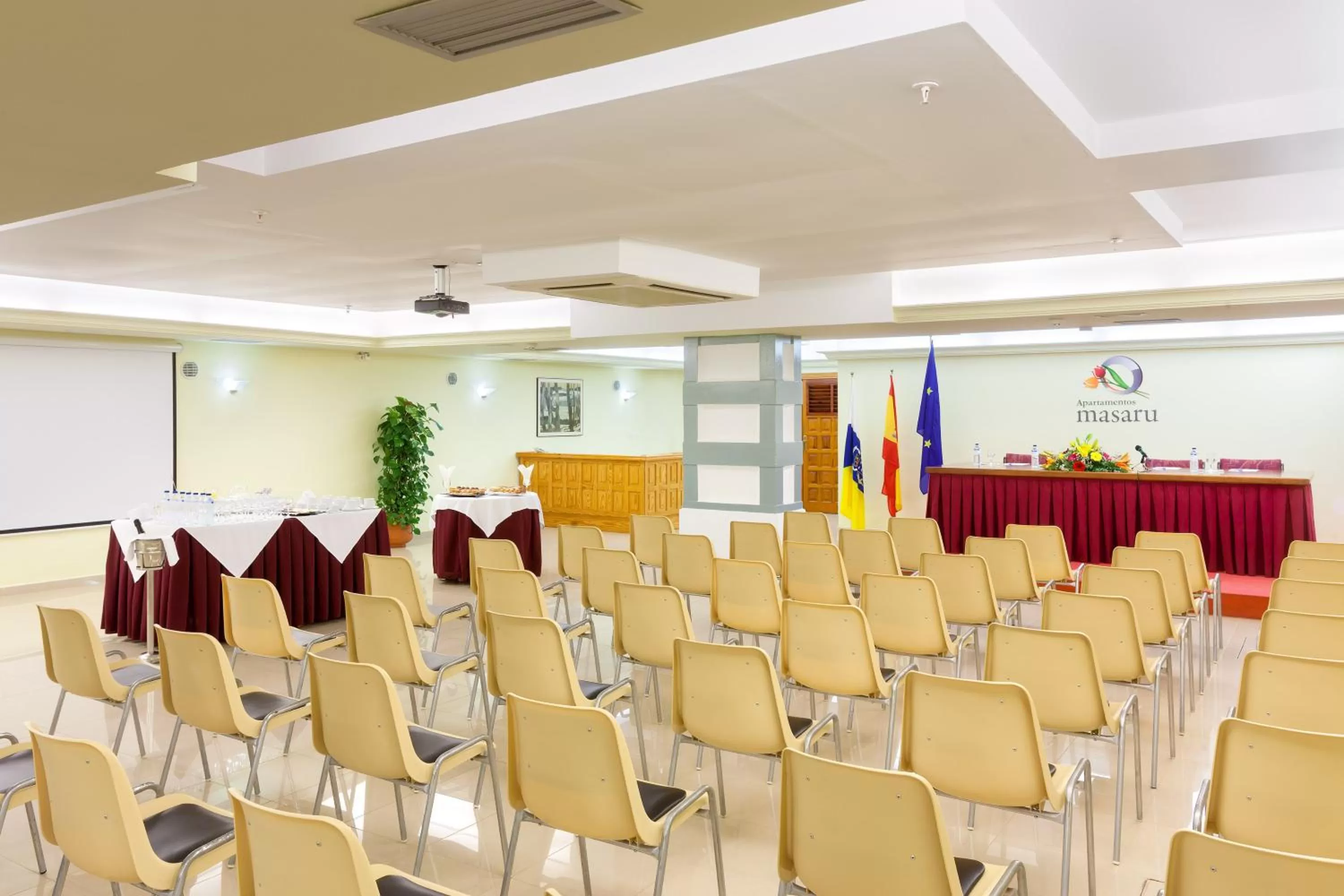 Meeting/conference room in Apartamentos Masaru