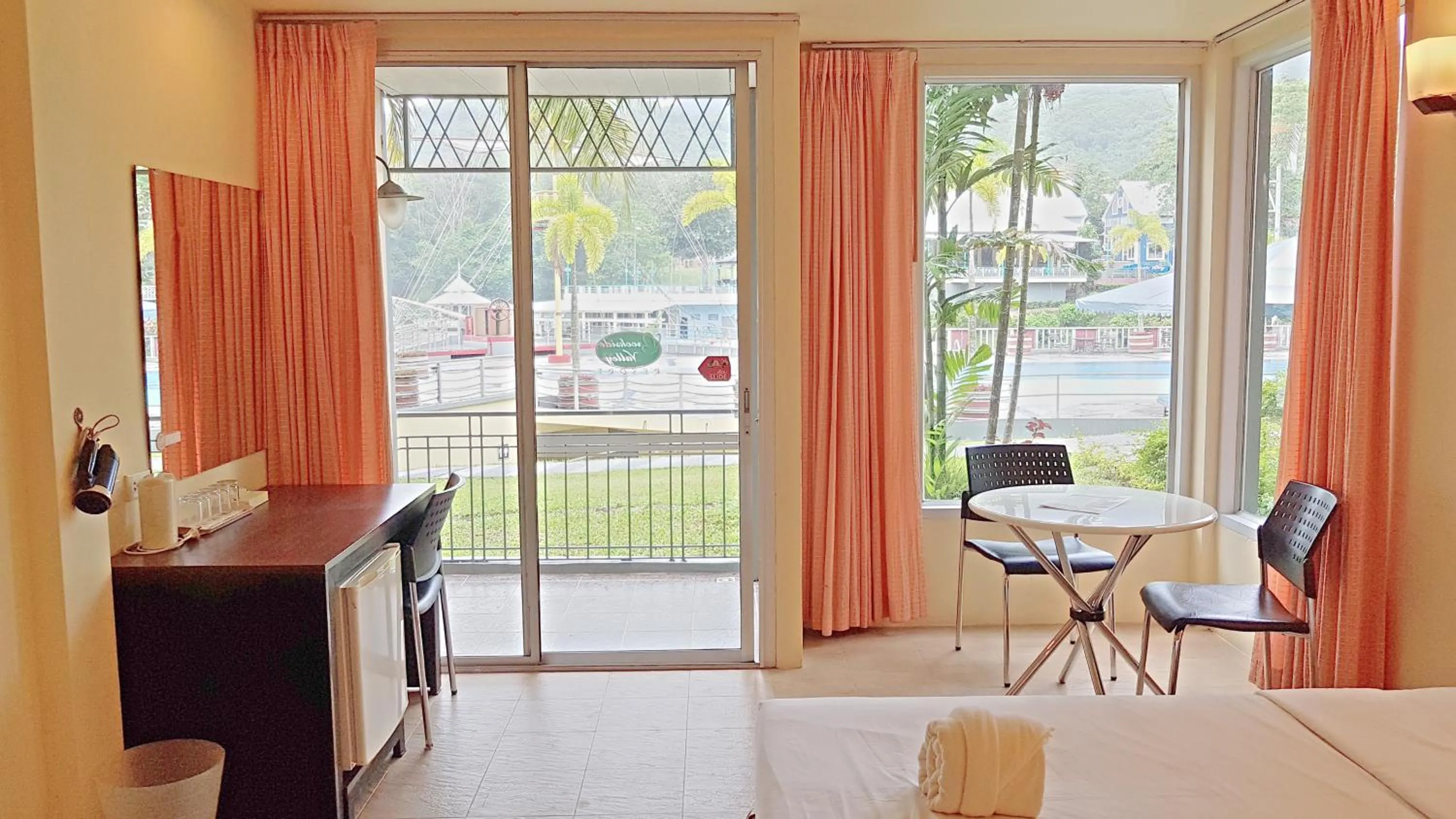 Photo of the whole room in Brookside Valley Resort