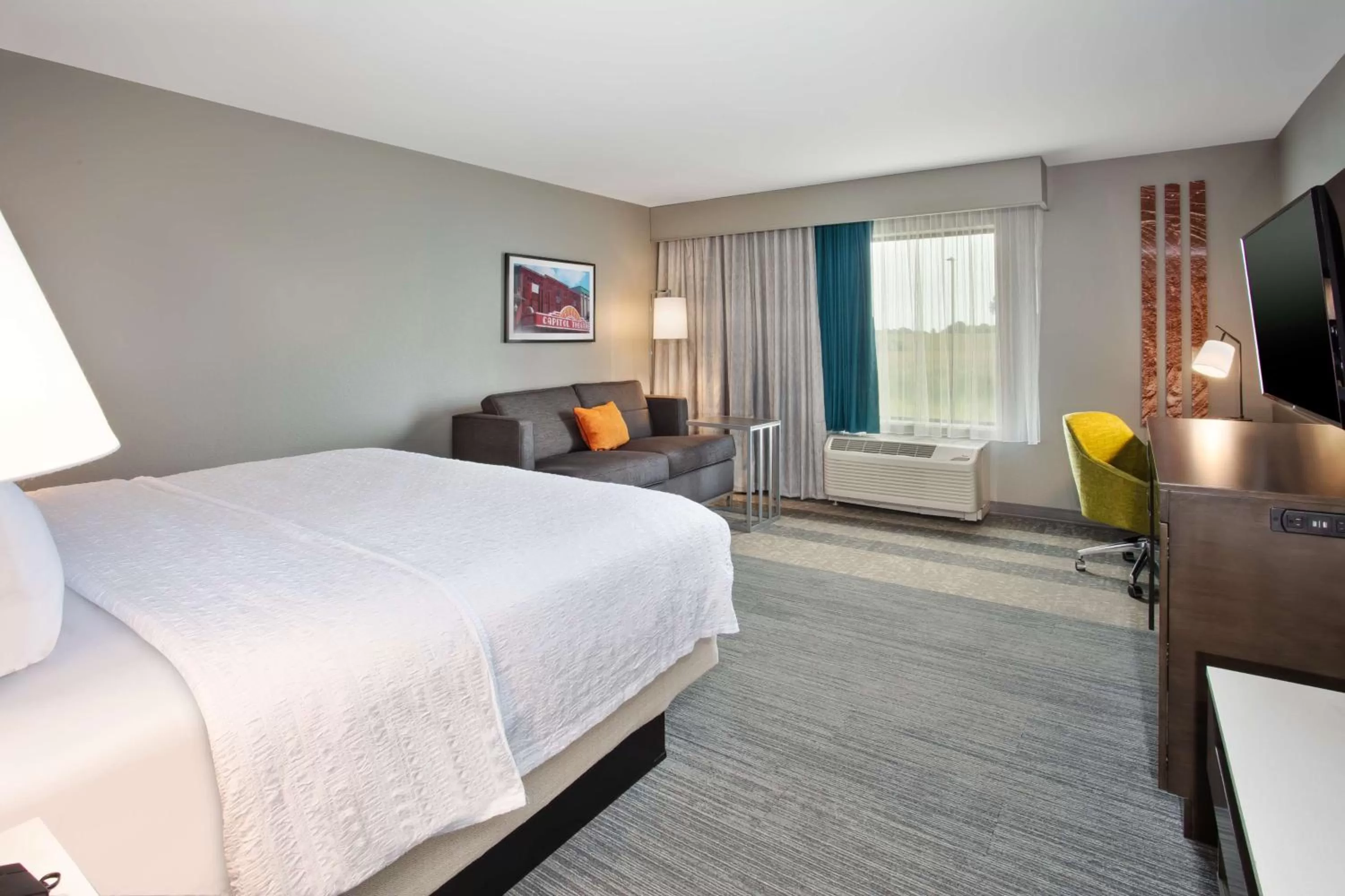 Bedroom, Bed in Hampton Inn Union City, Tn