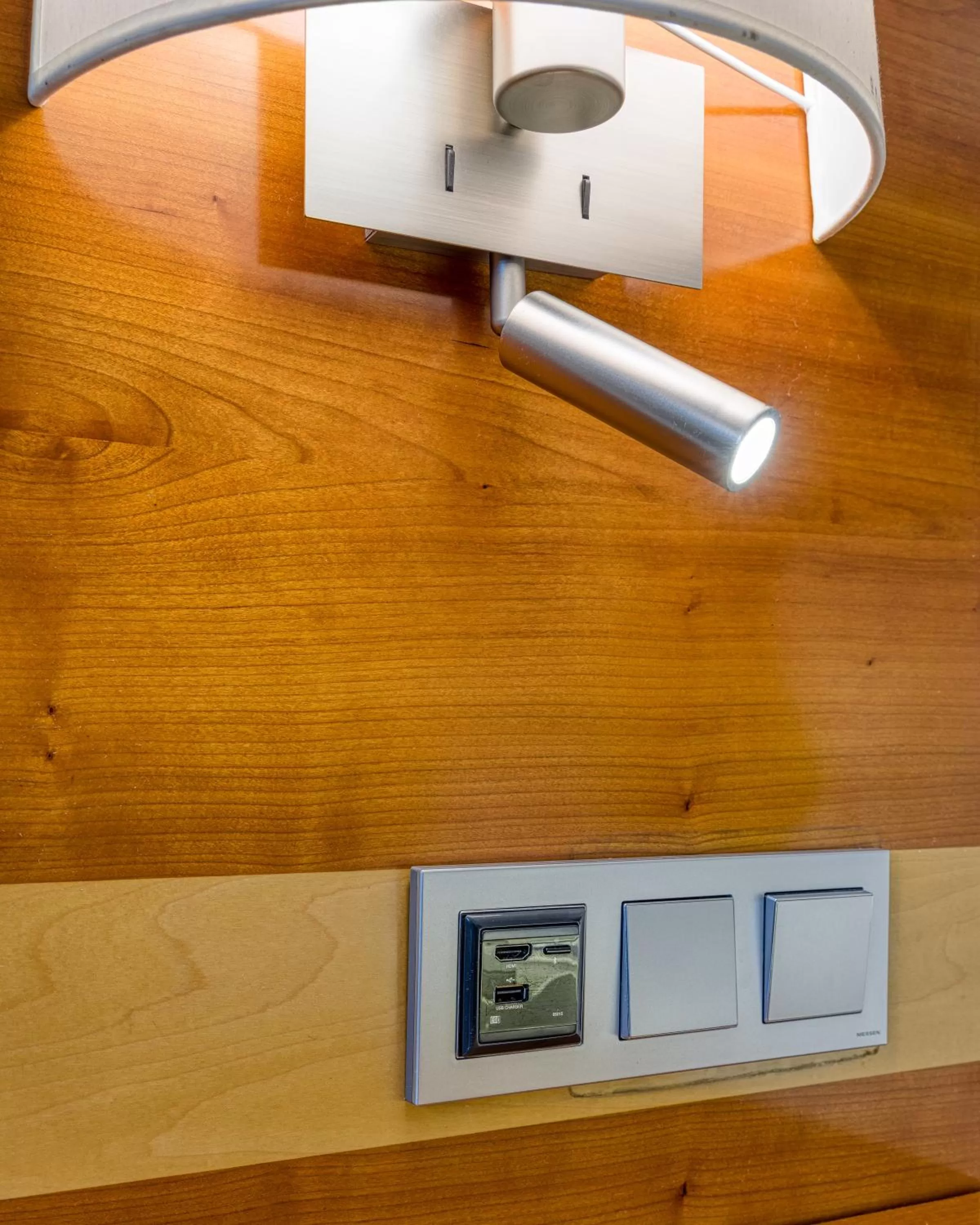 Photo of the whole room in Senator Parque Central