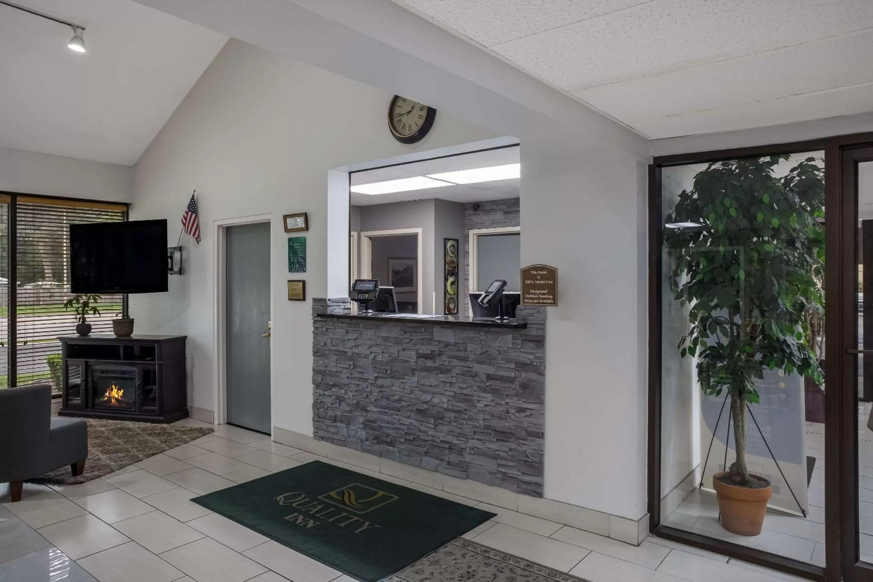 Lobby or reception in Quality Inn Toledo Westgate