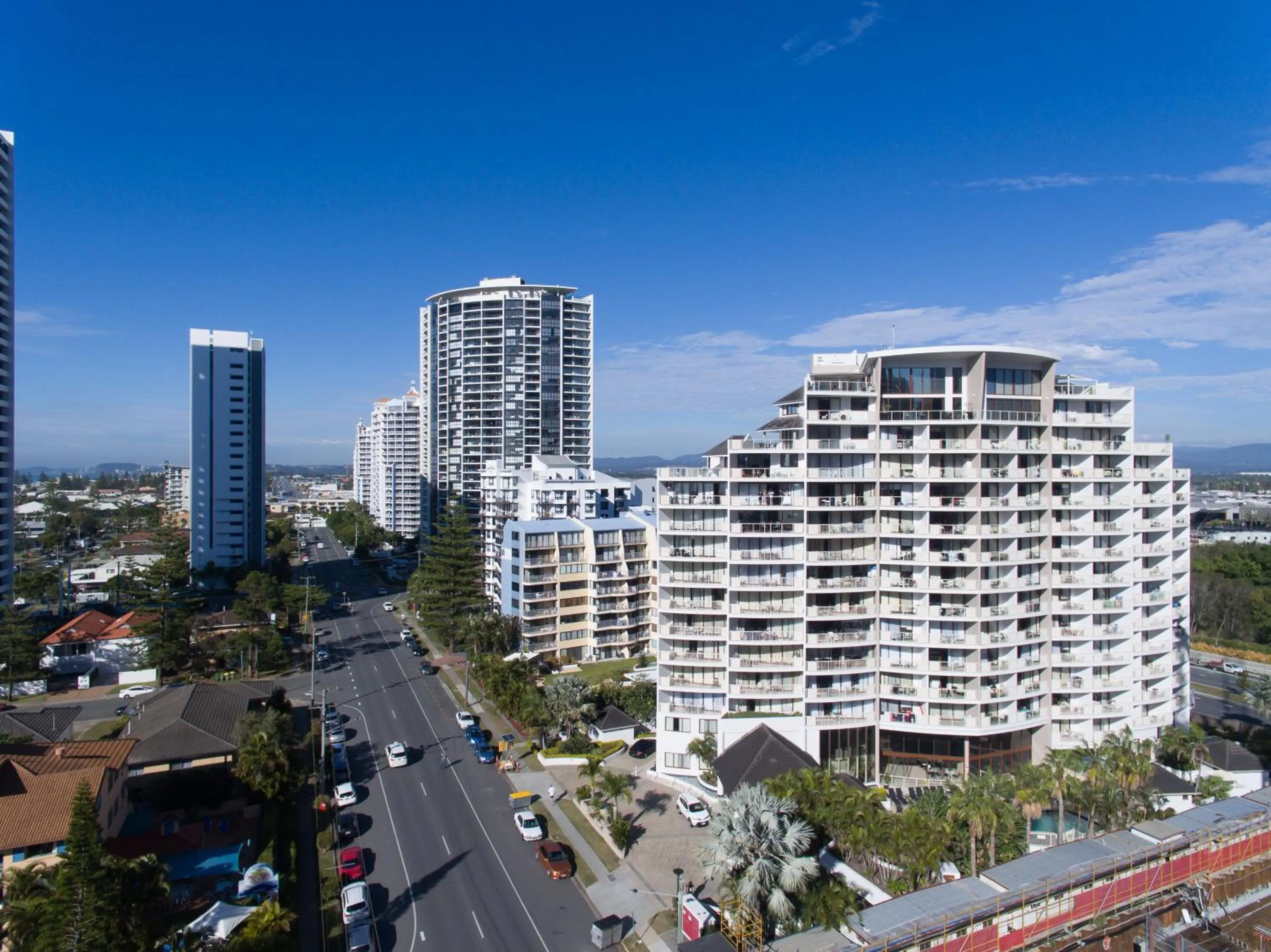 Property building in Broadbeach Savannah Resort