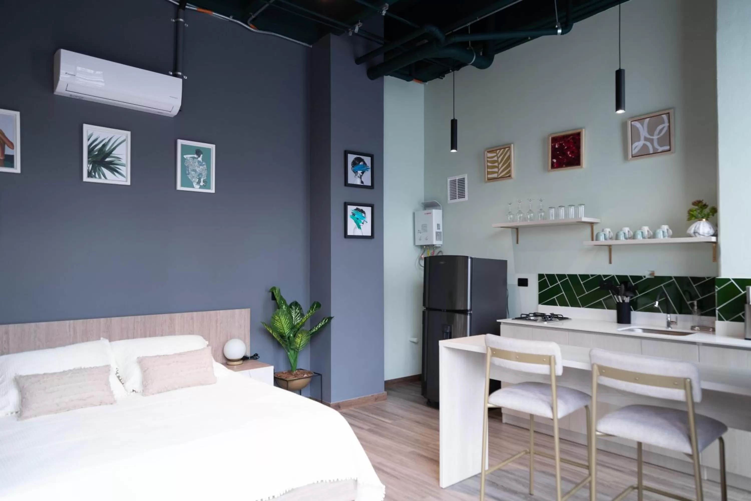 Kitchen or kitchenette, Bed in Royal Living Poblado