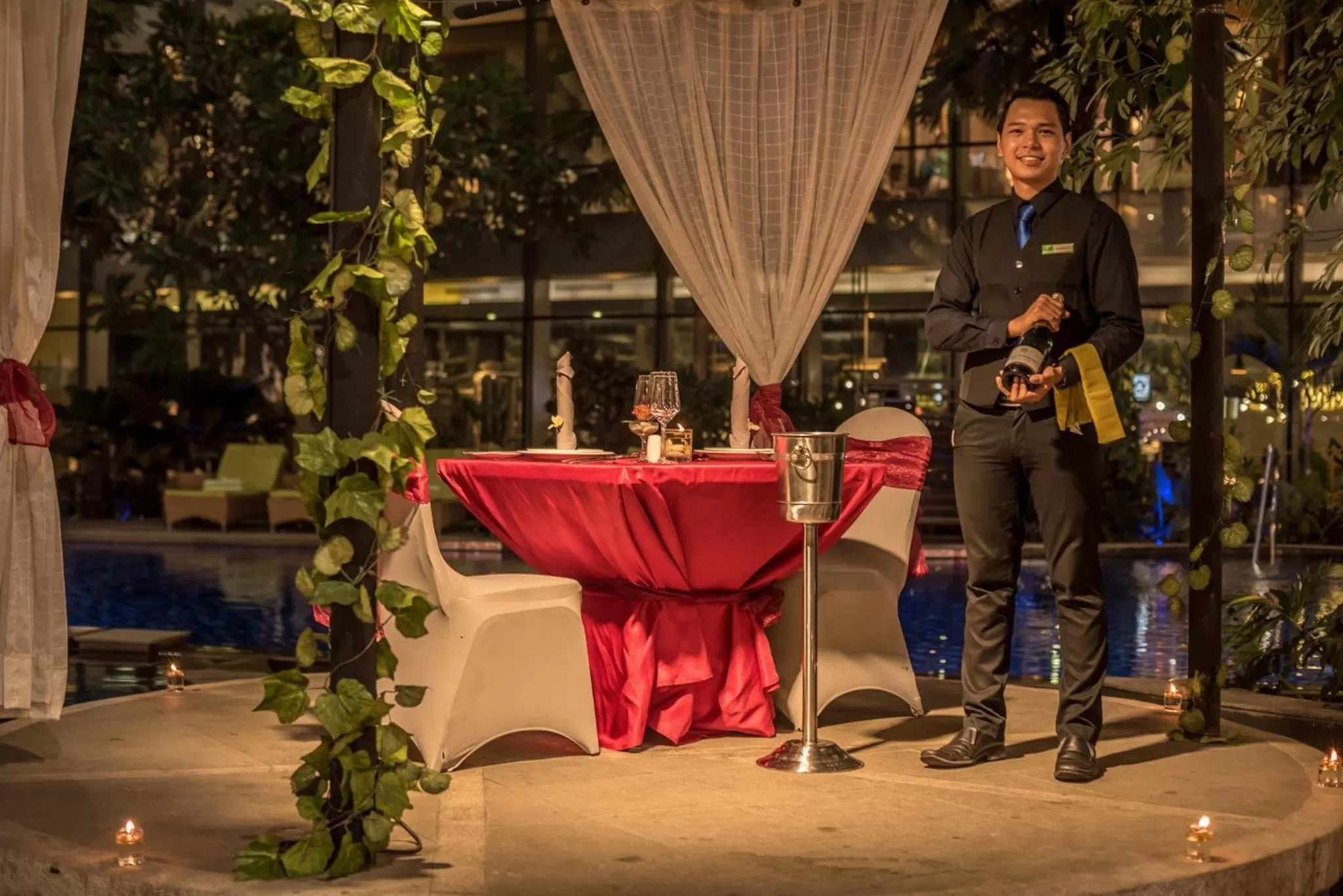 Restaurant/places to eat in Holiday Inn Cikarang Jababeka by IHG