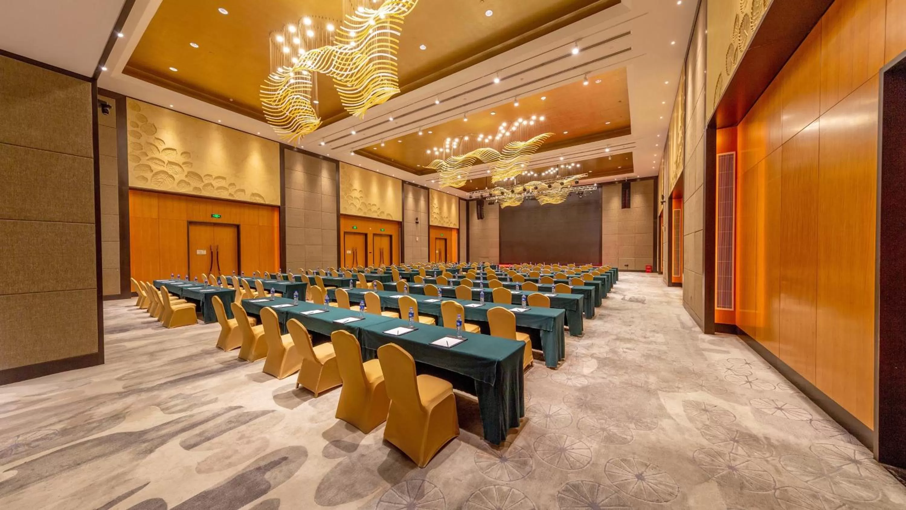 Meeting/conference room in Holiday Inn Nanjing Xuanwu Lake by IHG