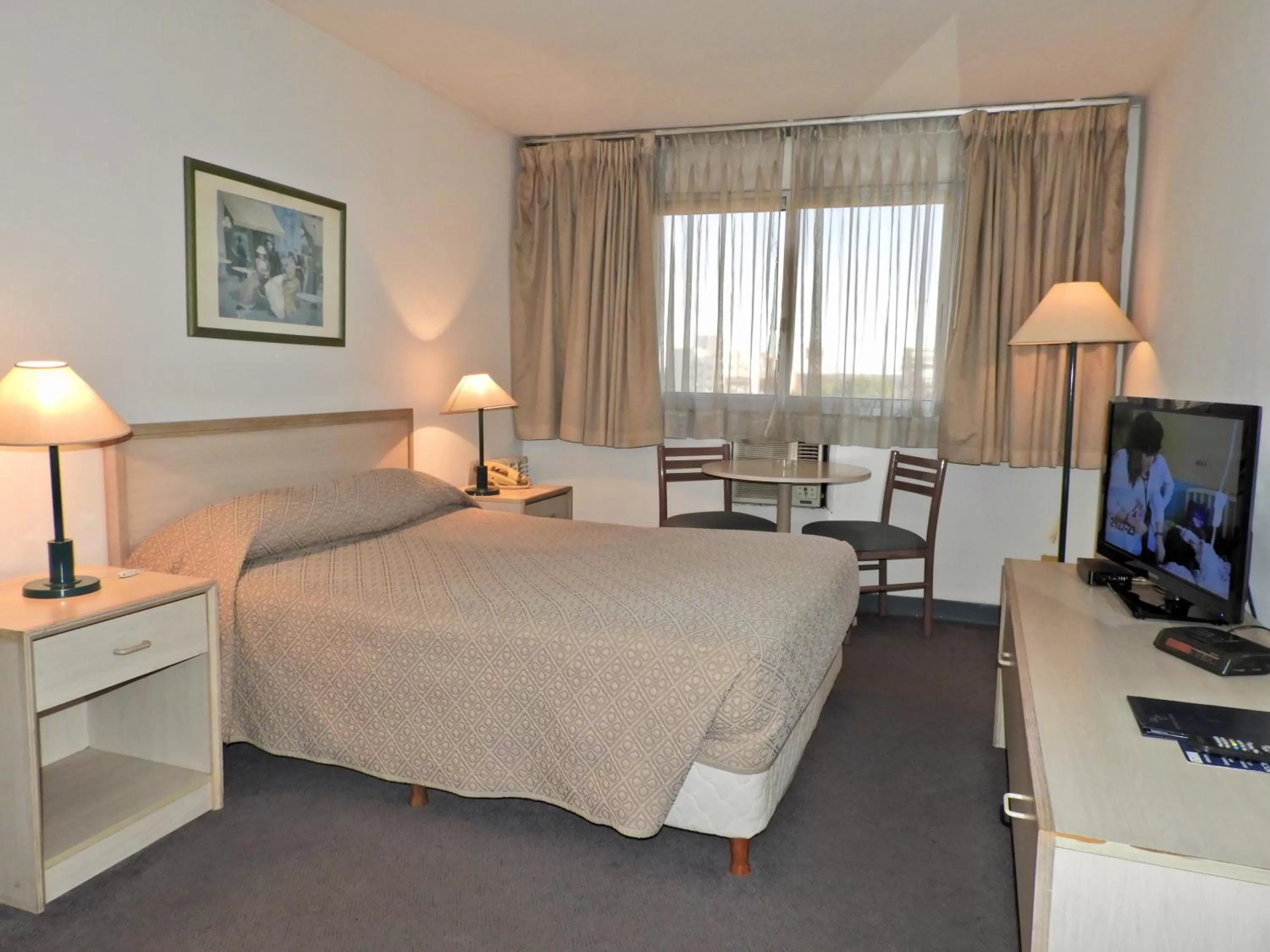 Photo of the whole room, Bed in Hotel Tres Cruces