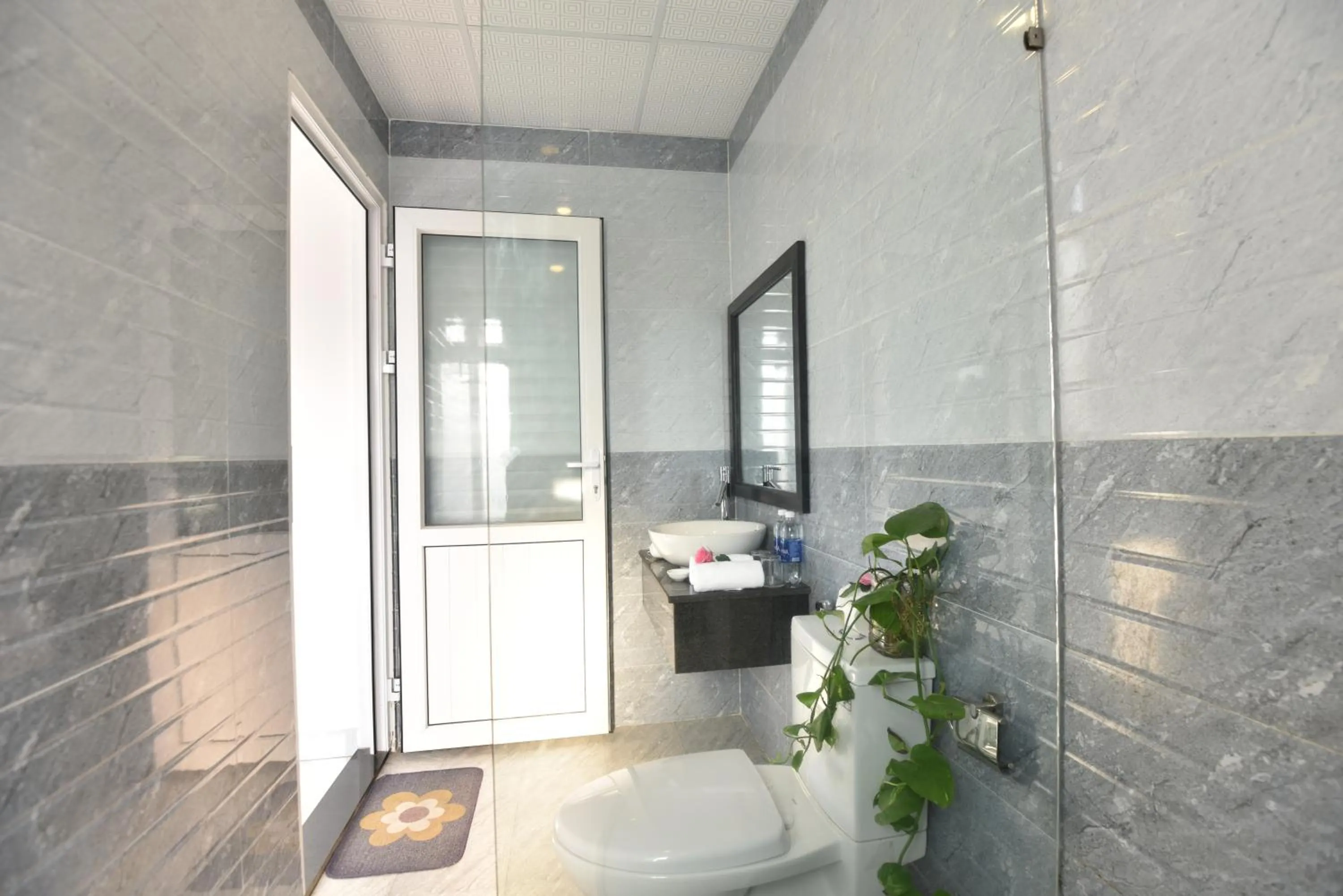 Shower in Flamingo Villa Homestay - Big Rooms with Balcony - Close to Hoi An Old Town 200m & Temple Bridge - Large Outside Pool for Sun Bathing