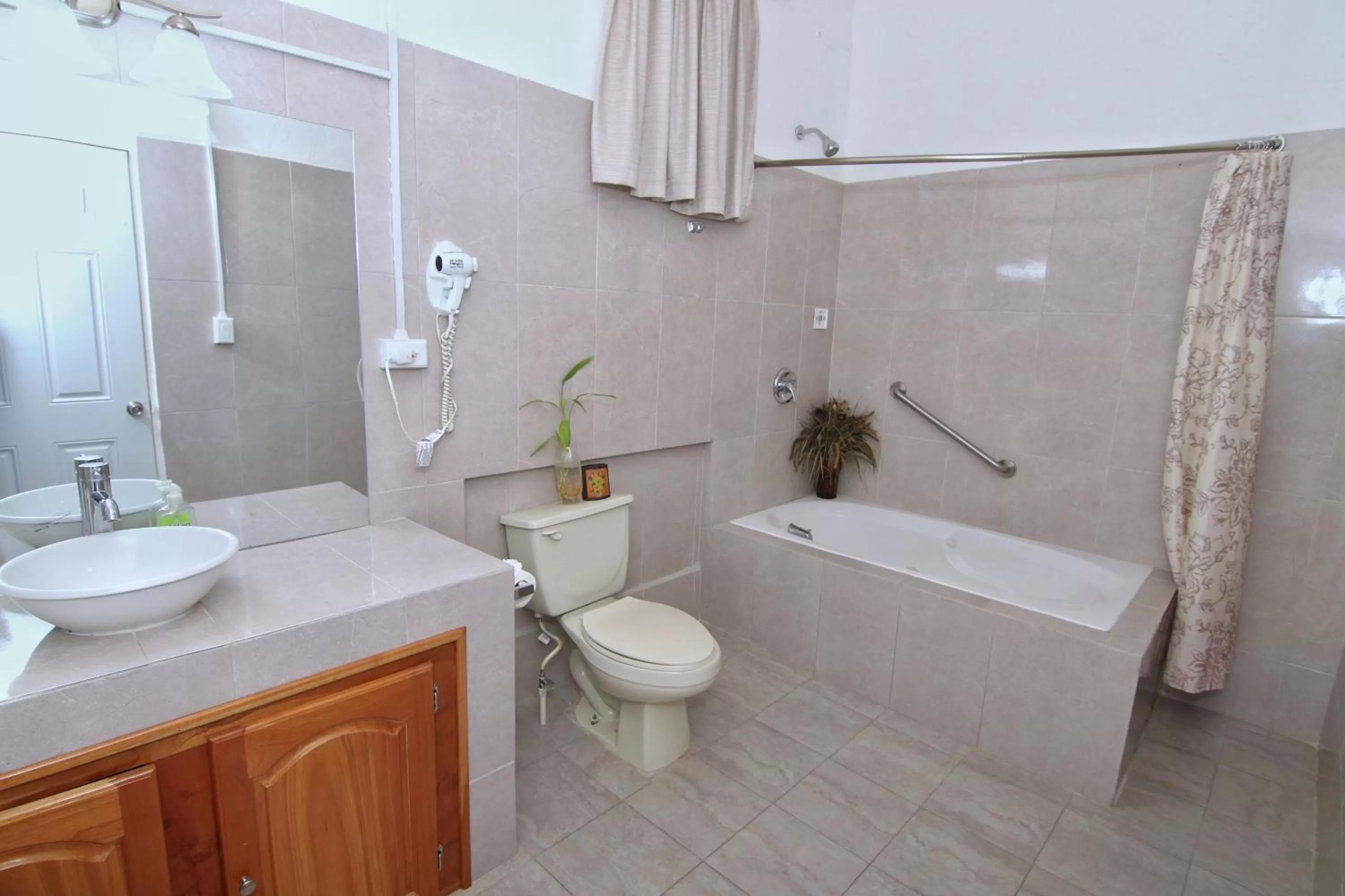 Bathroom in Rainforest Haven Inn