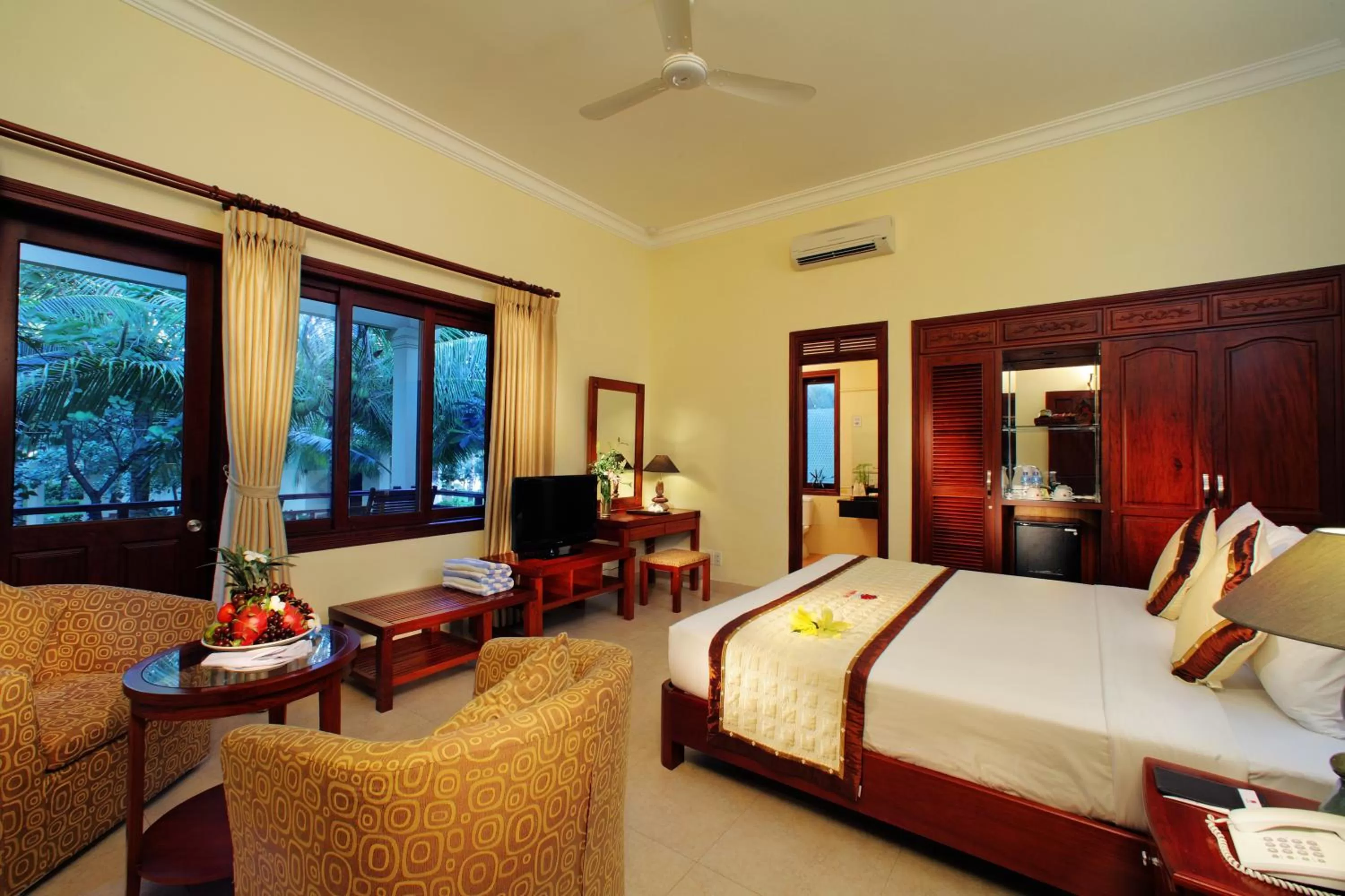 Bedroom, Bed in Golden Coast Resort & Spa