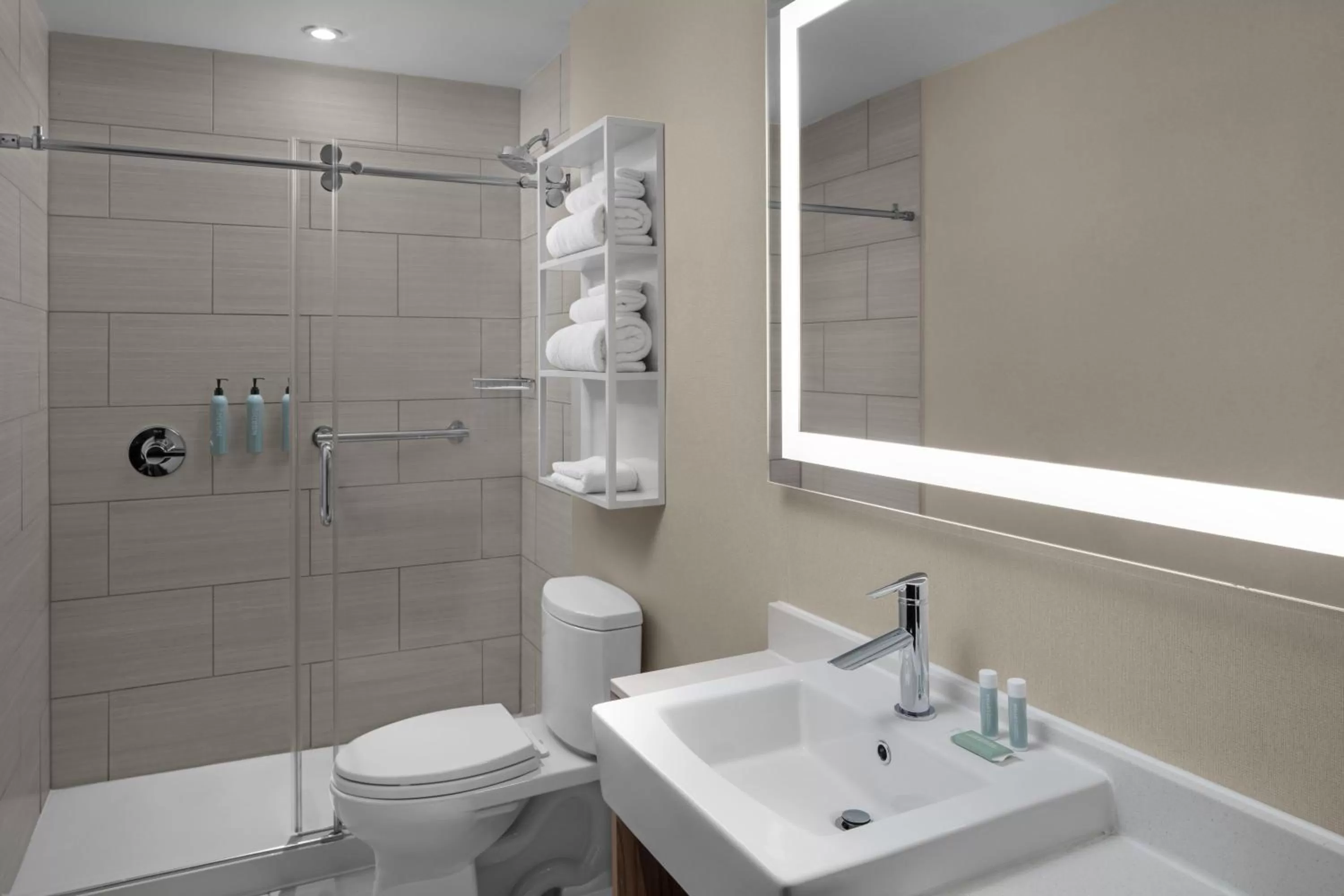 Bathroom in Courtyard by Marriott New York World Trade Center Area