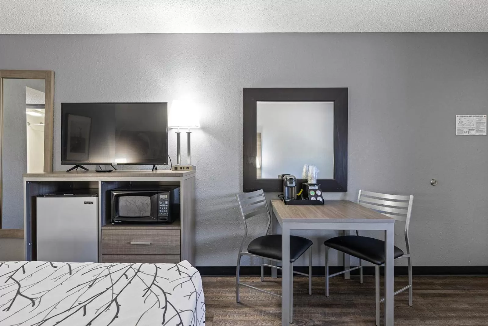 Dining area in GreenTree Inn Prescott Valley