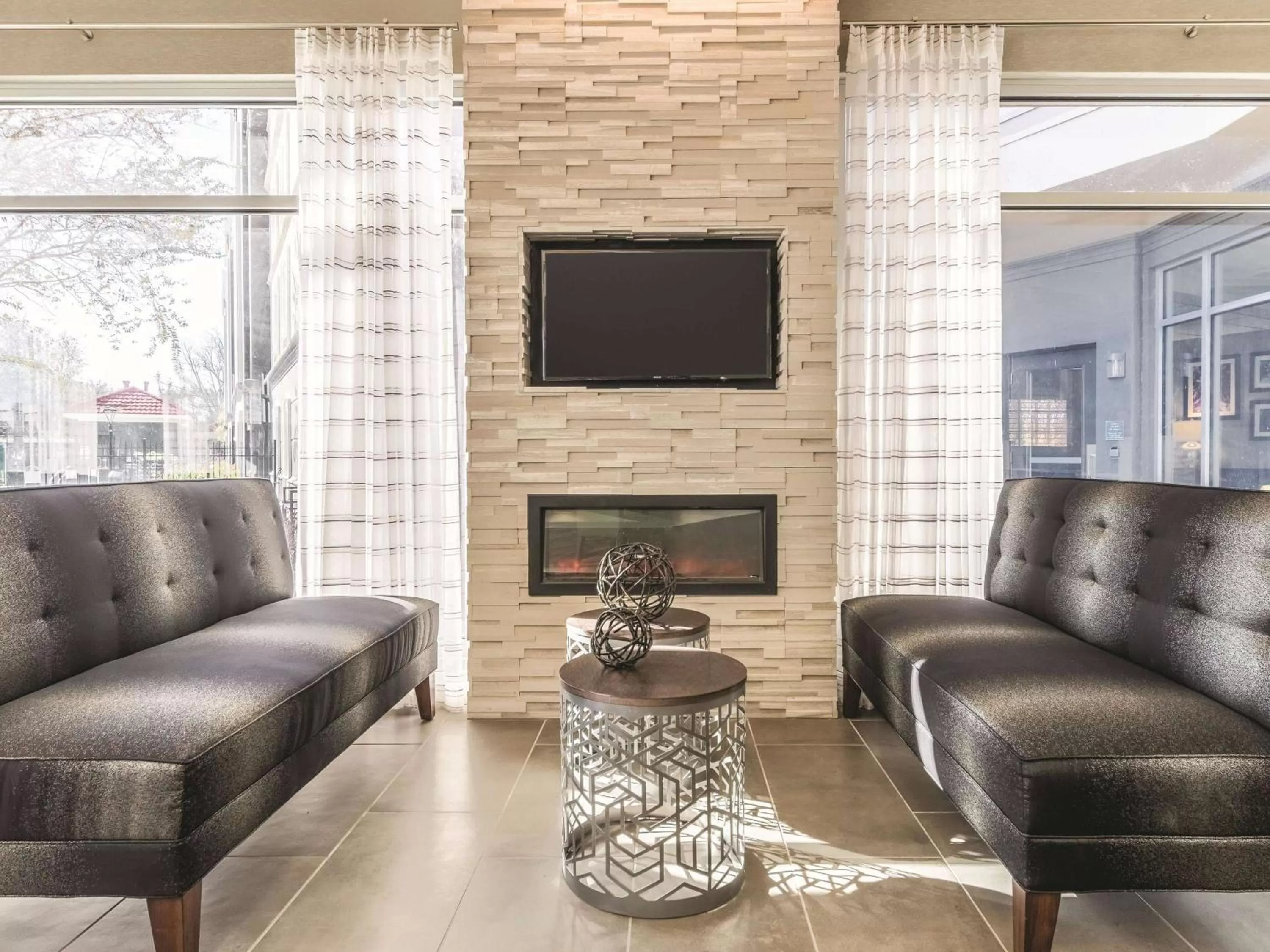 Lobby or reception in La Quinta by Wyndham Alexandria Airport