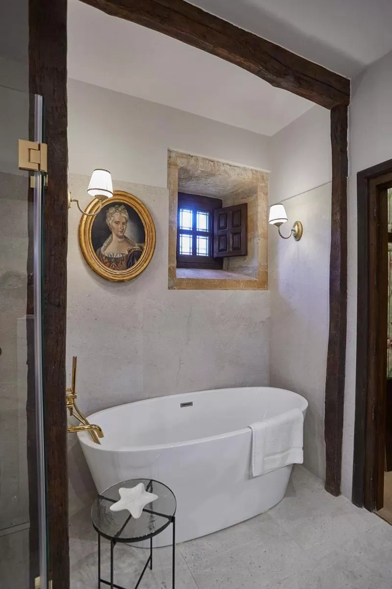 Bathroom in Helguera Palacio Boutique & Antique