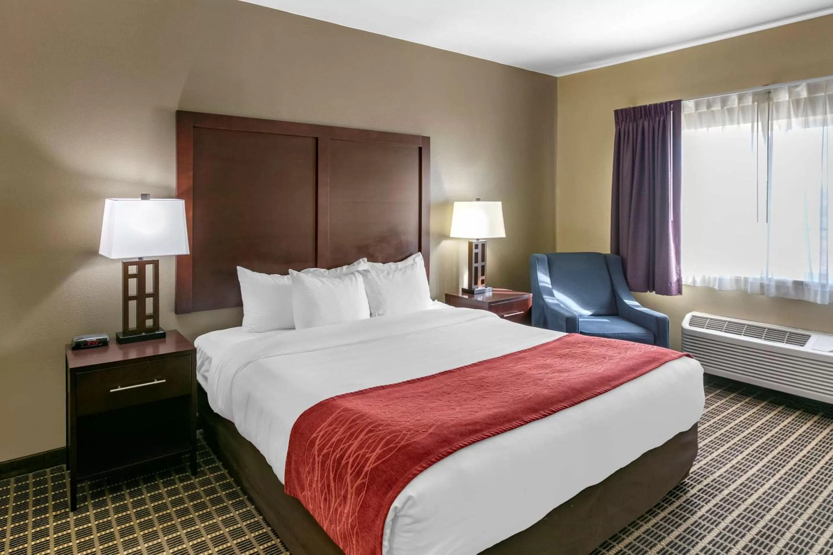 Photo of the whole room, Bed in Comfort Inn Fort Collins North