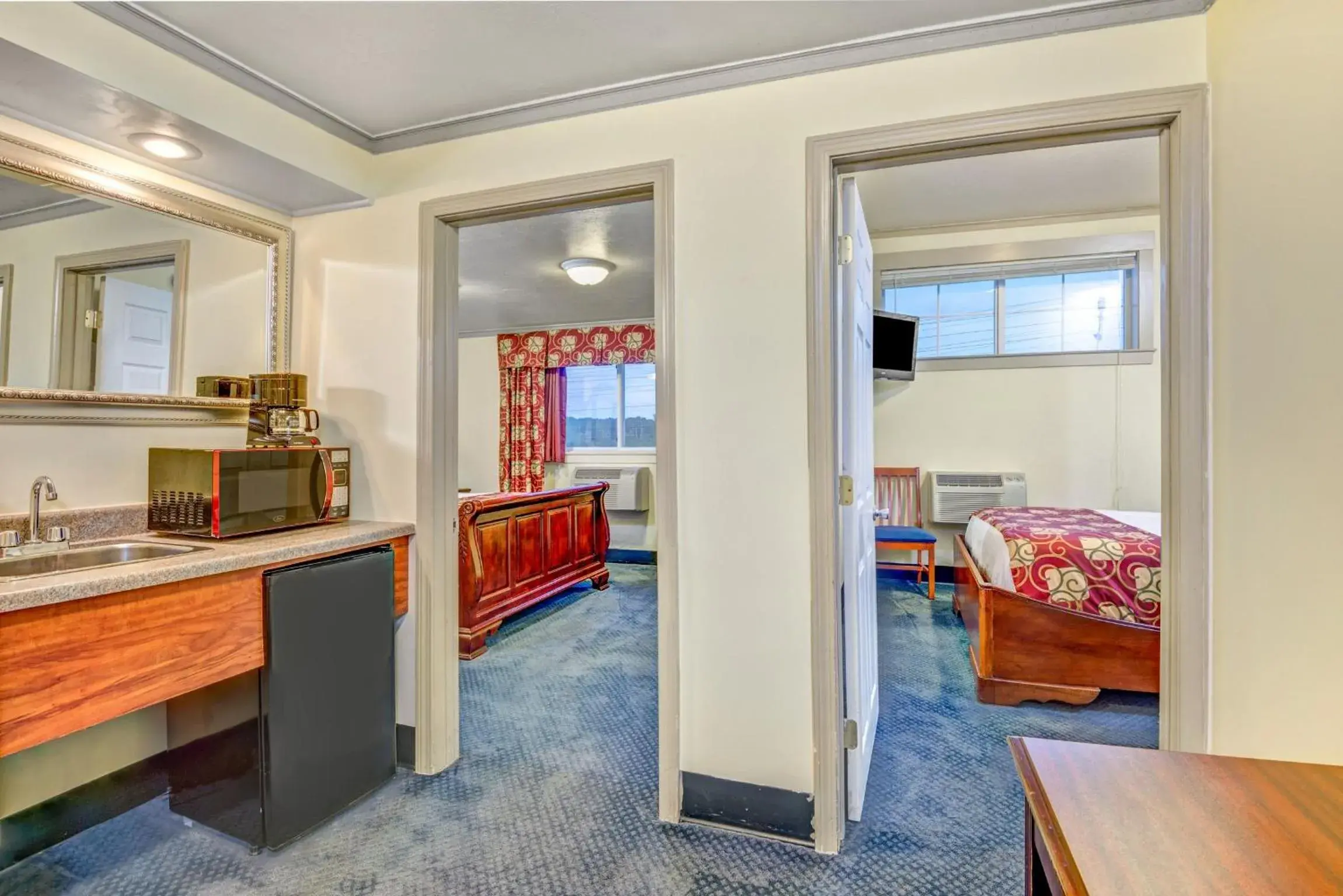 Two-Bedroom Suite with Two Queen Beds - Non-Smoking in Days Inn by Wyndham Airport/Maine Mall Two-Bedroom Suite with Two Queen Beds - Non-Smoking in Days Inn by Wyndham Airport/Maine Mall