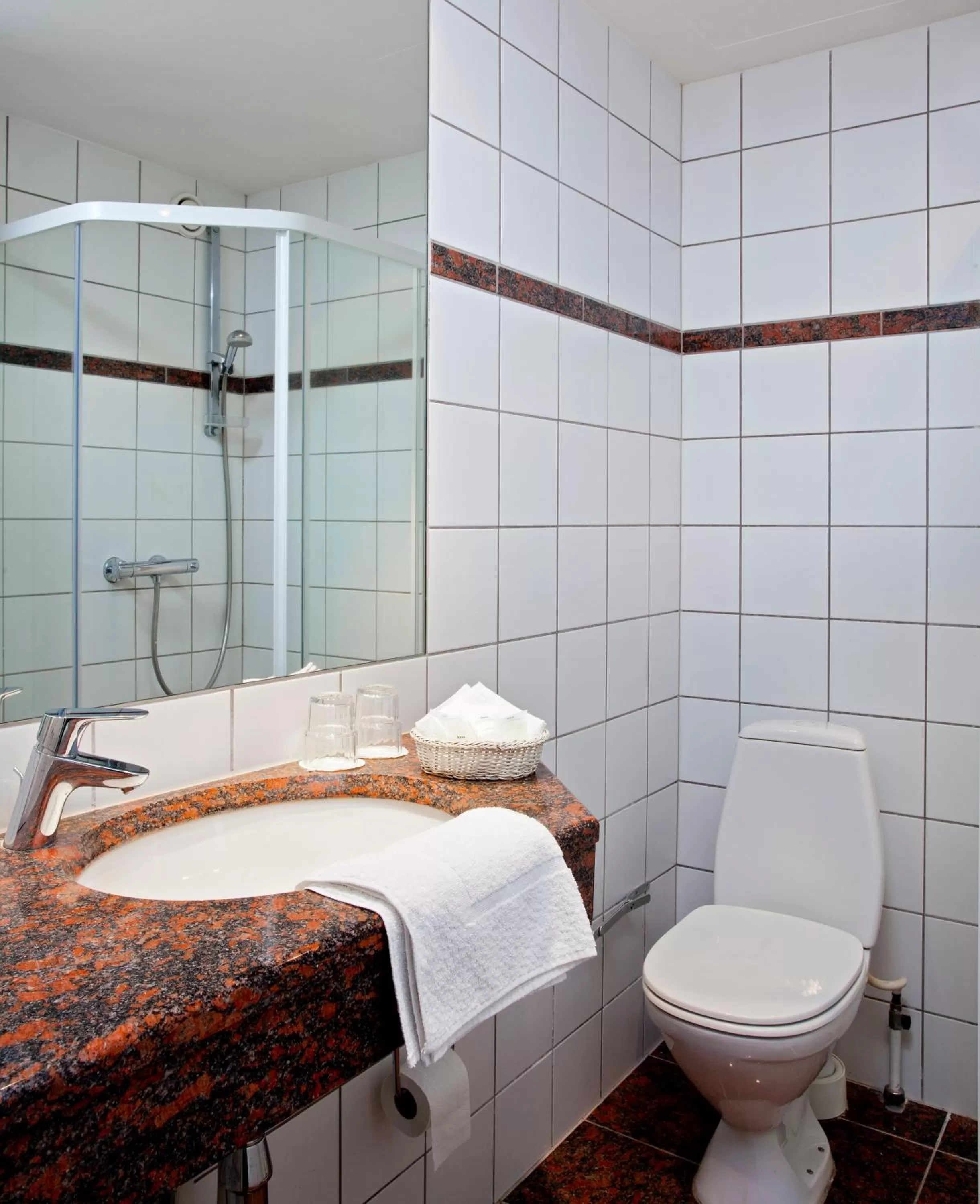 Toilet, Bed in Glostrup Park Hotel