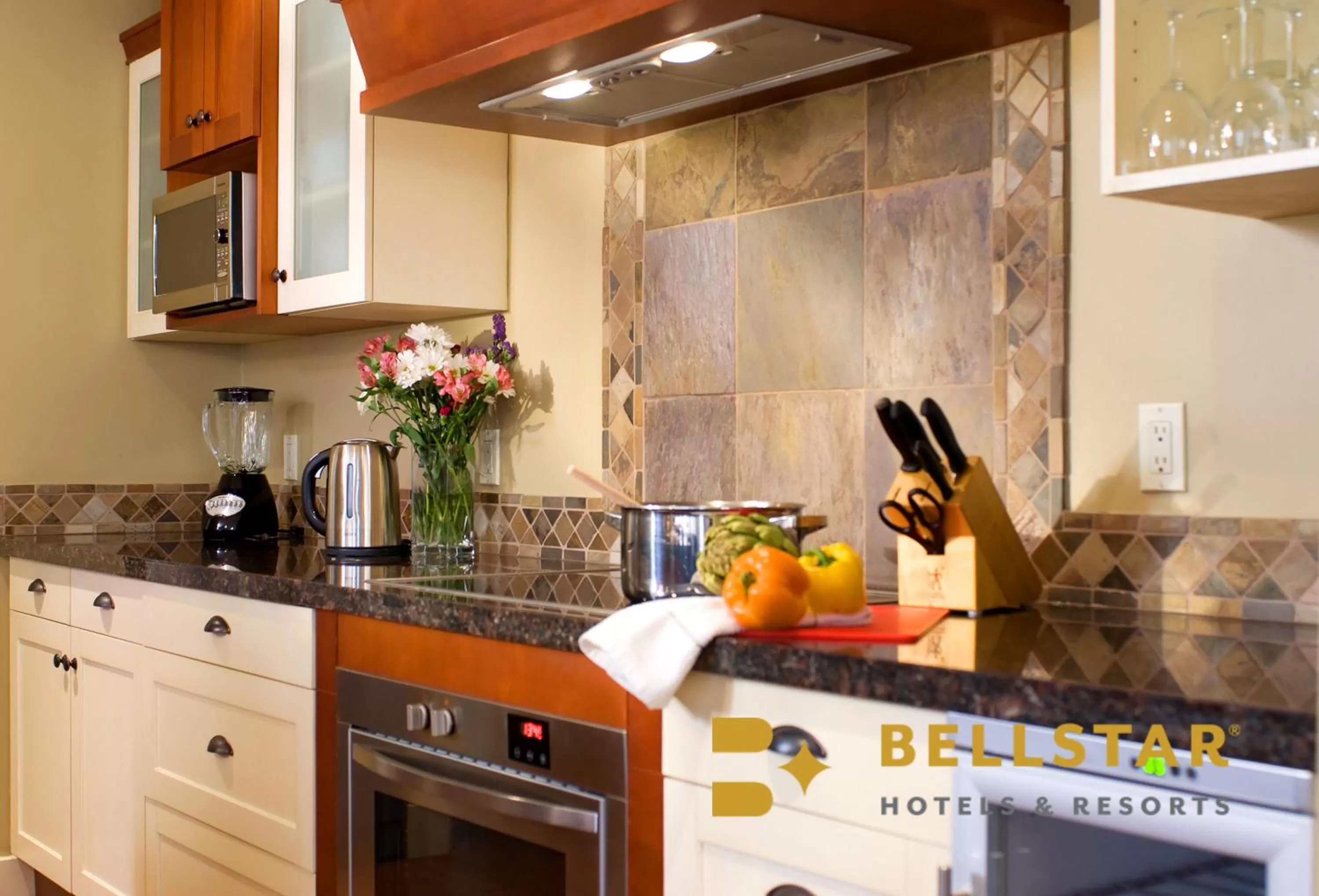 Kitchen or kitchenette in Bellstar Suites at Solara Resort