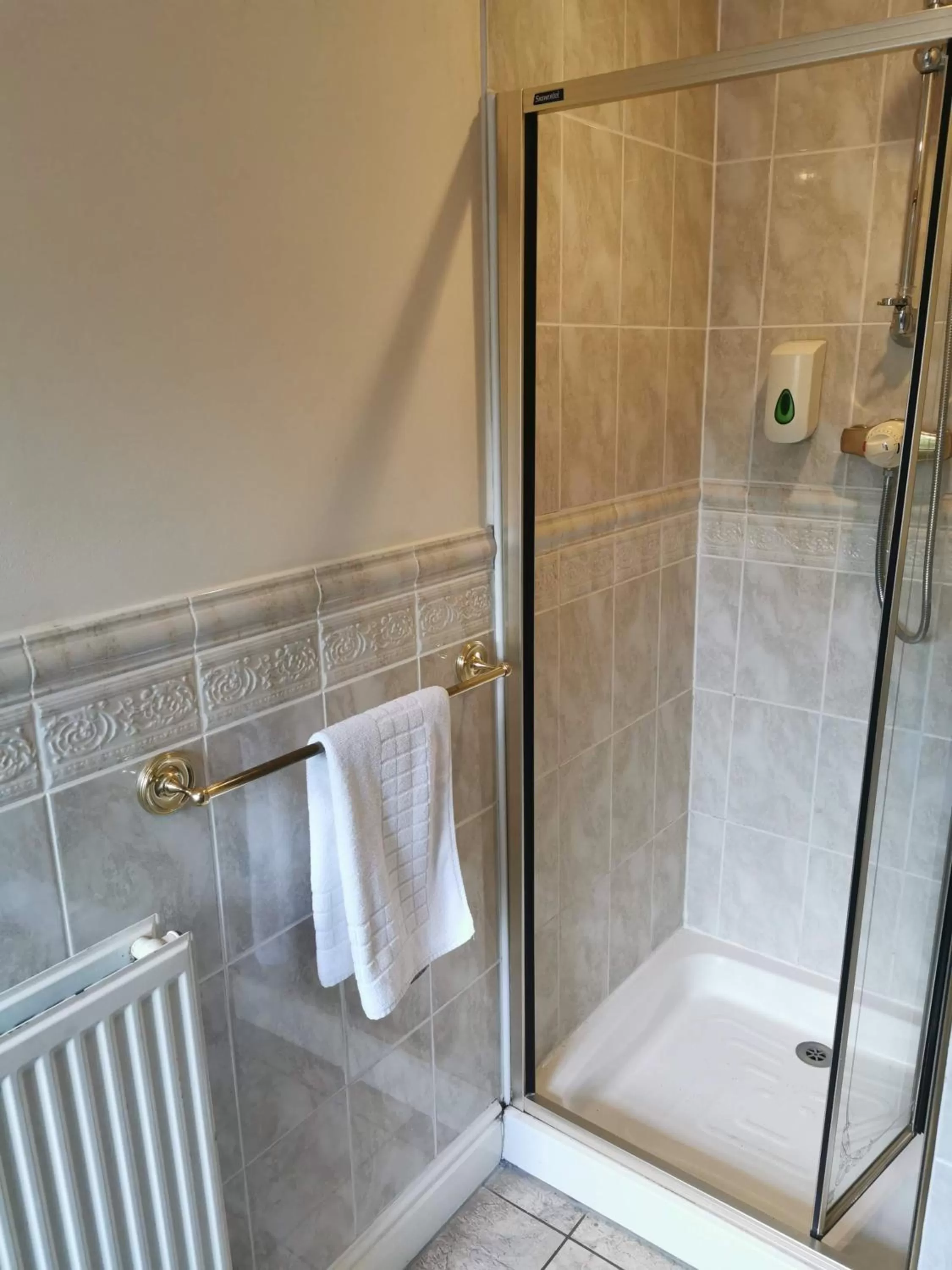 Bathroom in The Queens Hotel