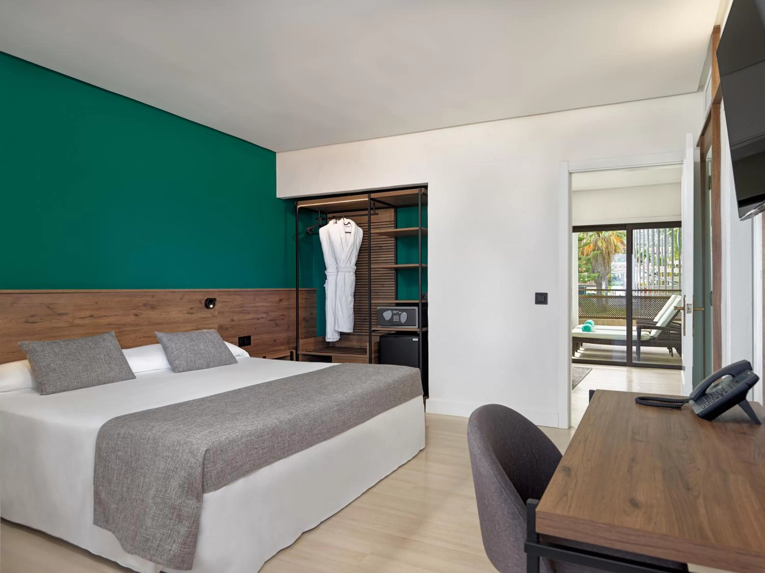 Photo of the whole room, Bed in FERGUS Puerto de la Cruz