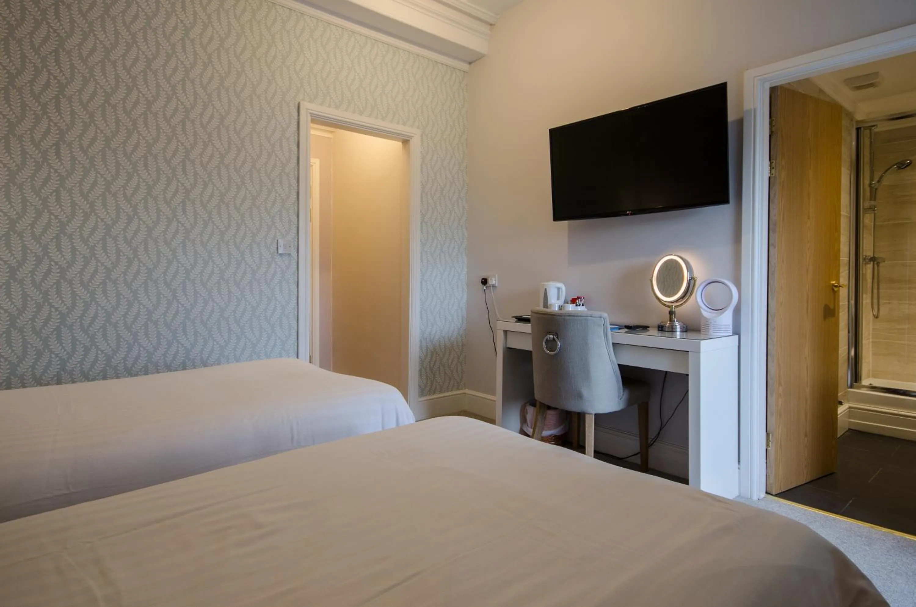 Bedroom, Bed in Dukes Folly Hotel