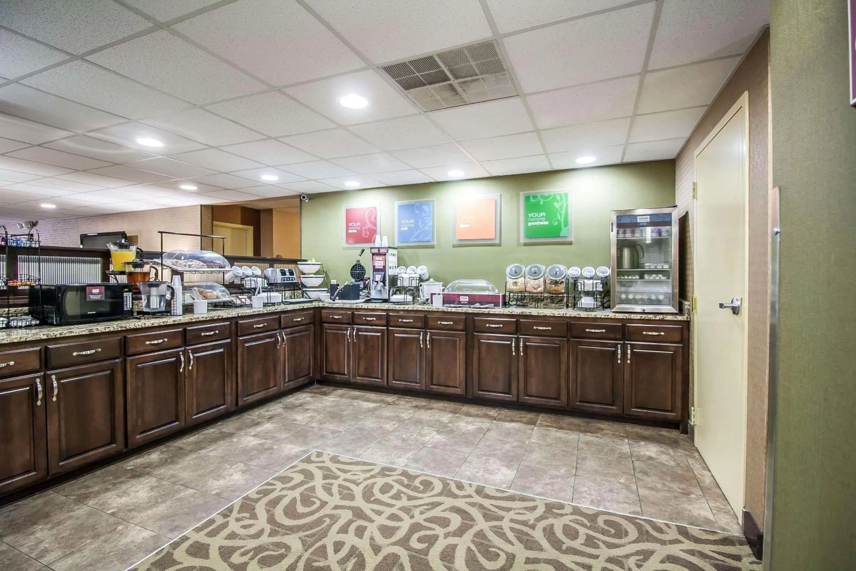 Restaurant/places to eat in Comfort Inn Jackson I-40