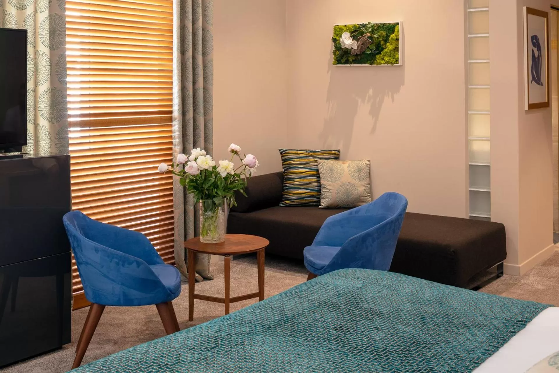 Bed in Hotel Beau Rivage