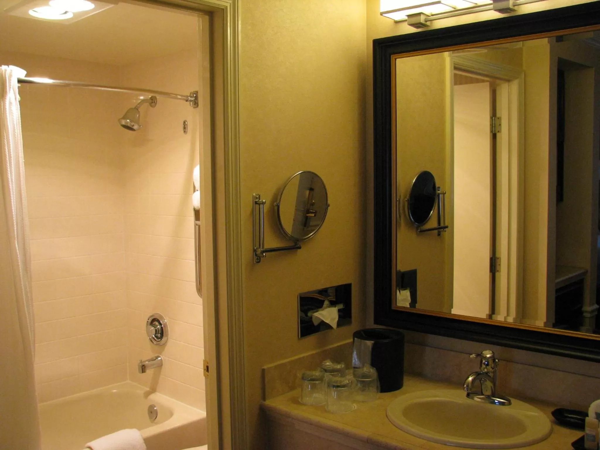 Executive King Room with Sofa-bed - Non-Smoking in Best Western Plus Puyallup Hotel