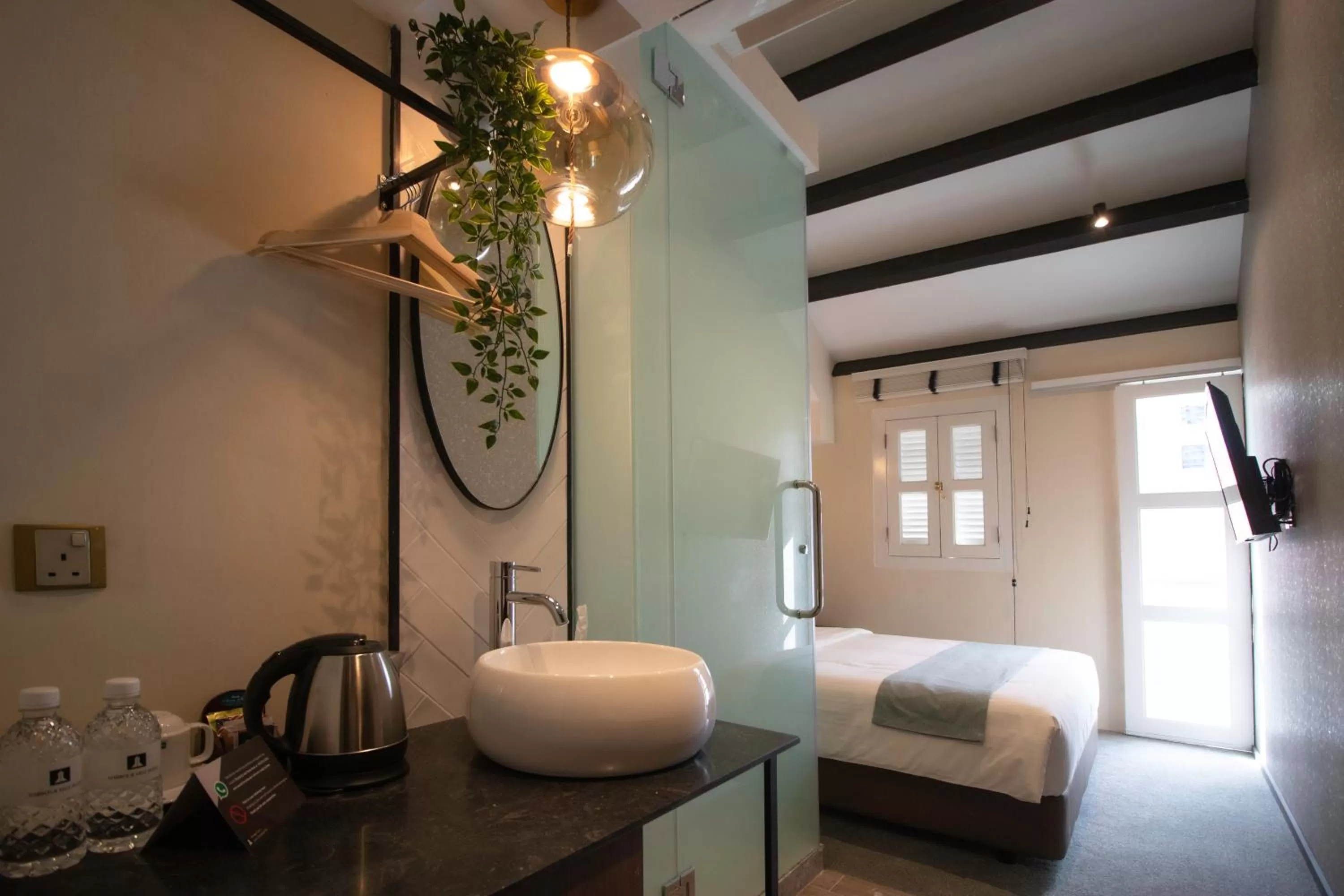 Photo of the whole room in Harbour Ville Hotel - Hamilton