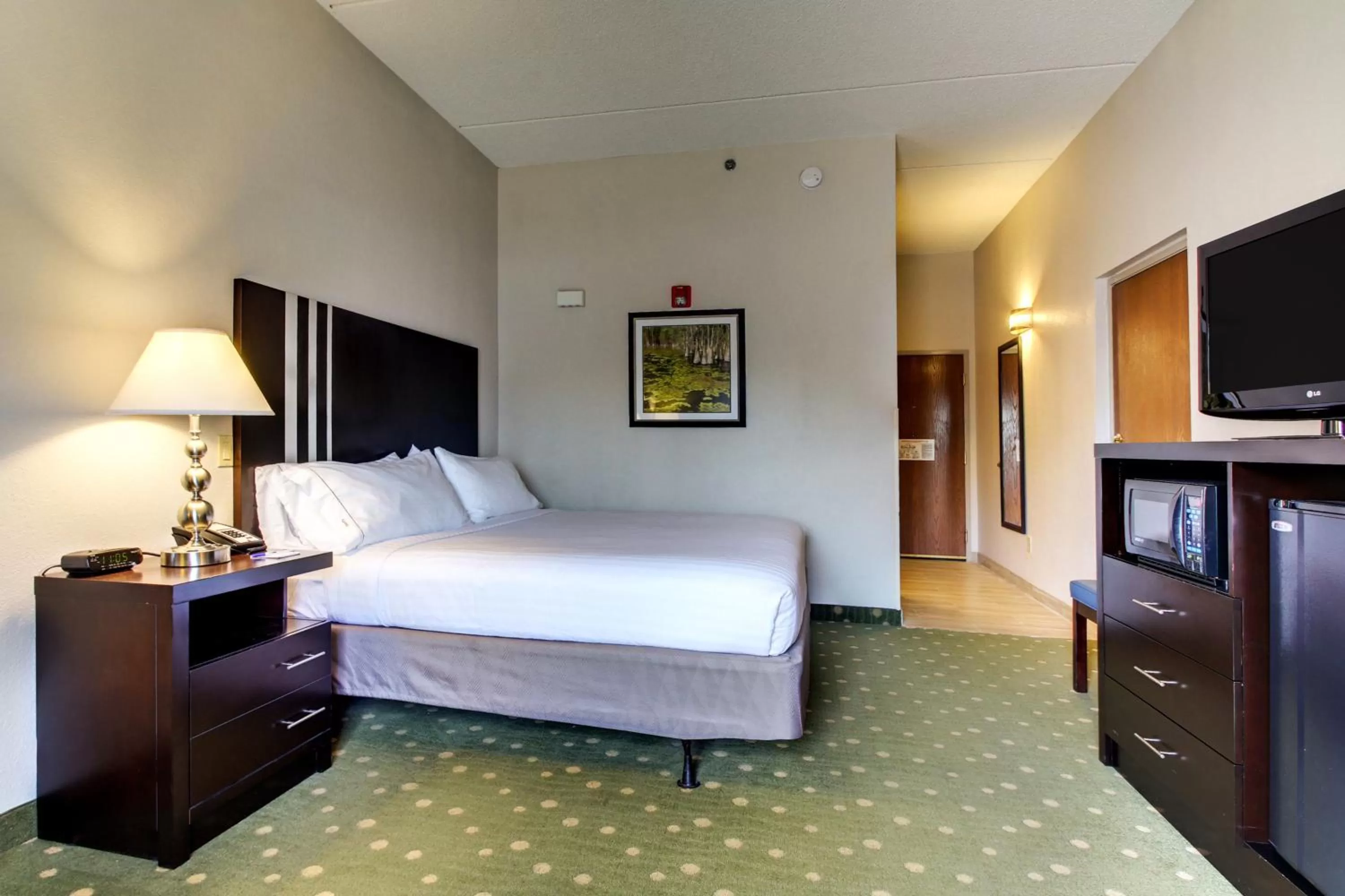 Photo of the whole room, Bed in Holiday Inn Express Hotel & Suites Live Oak by IHG