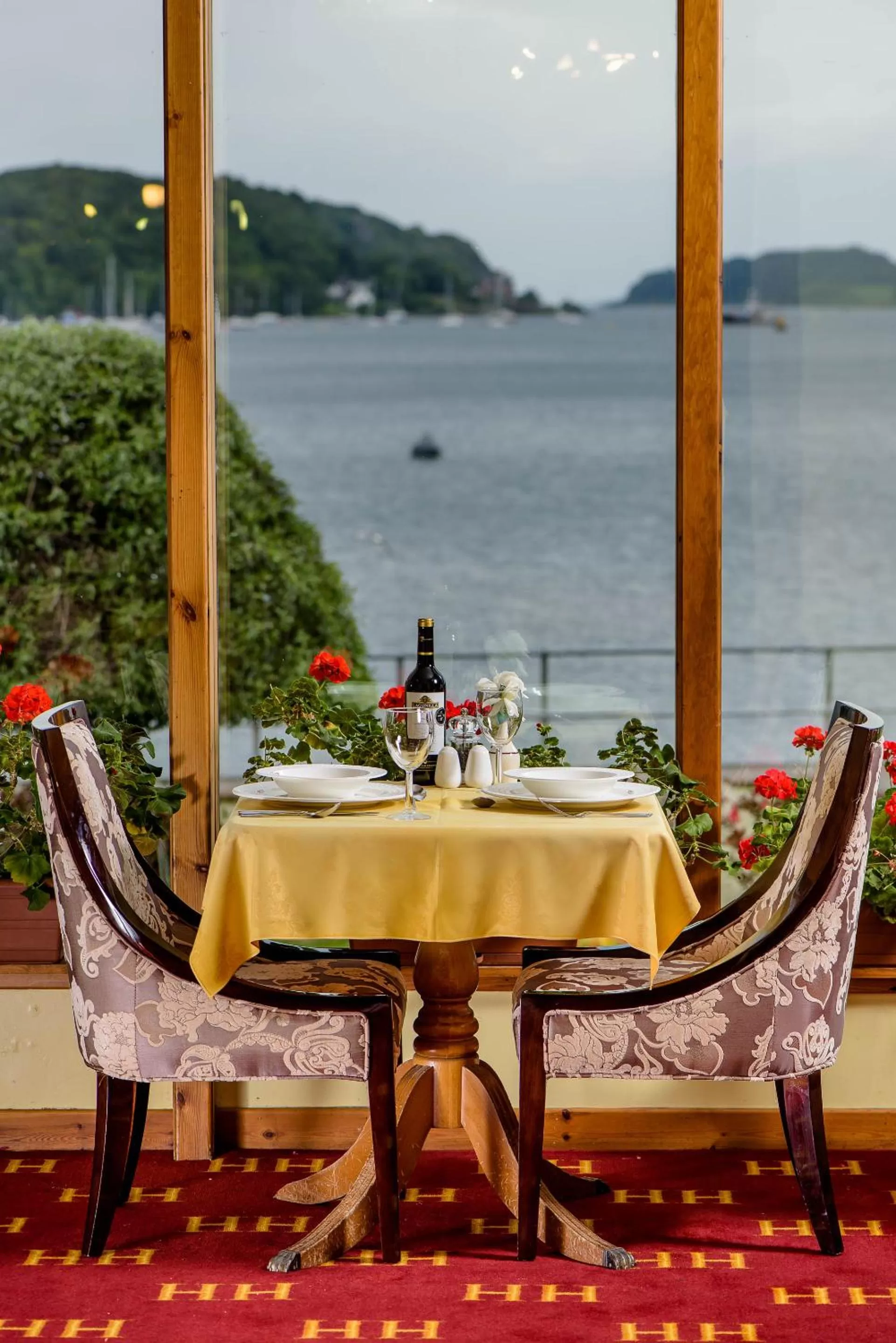 Lounge or bar in Muthu Alexandra Hotel