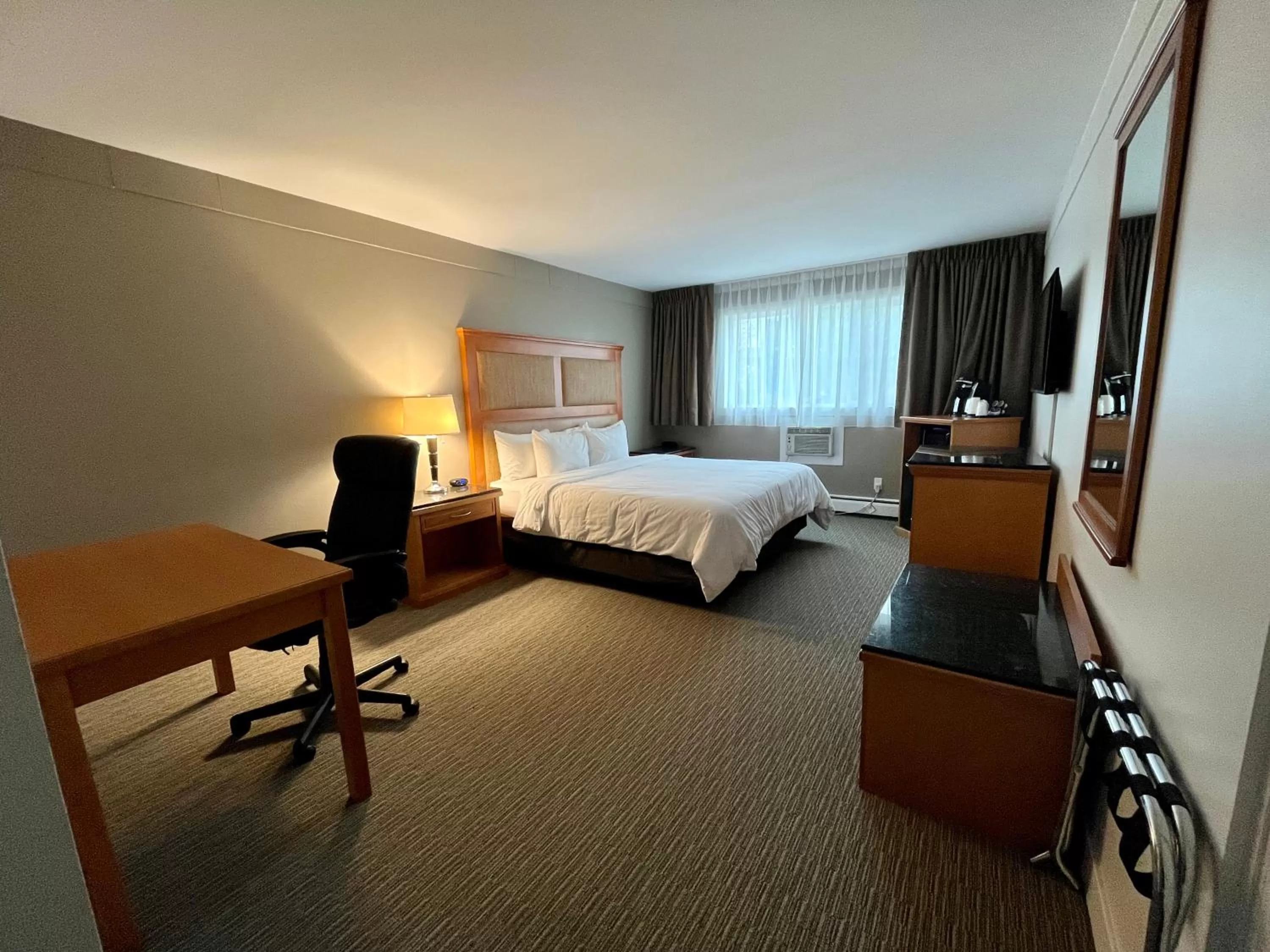 Bedroom, Bed in Anavada Inn & Suites - Prince George