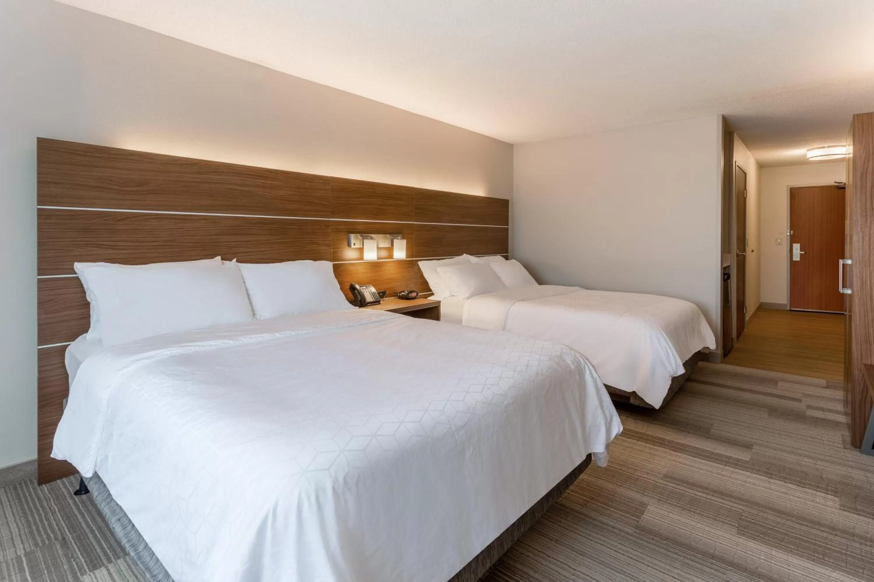 Photo of the whole room, Bed in Holiday Inn Express Hotel & Suites Burlington by IHG