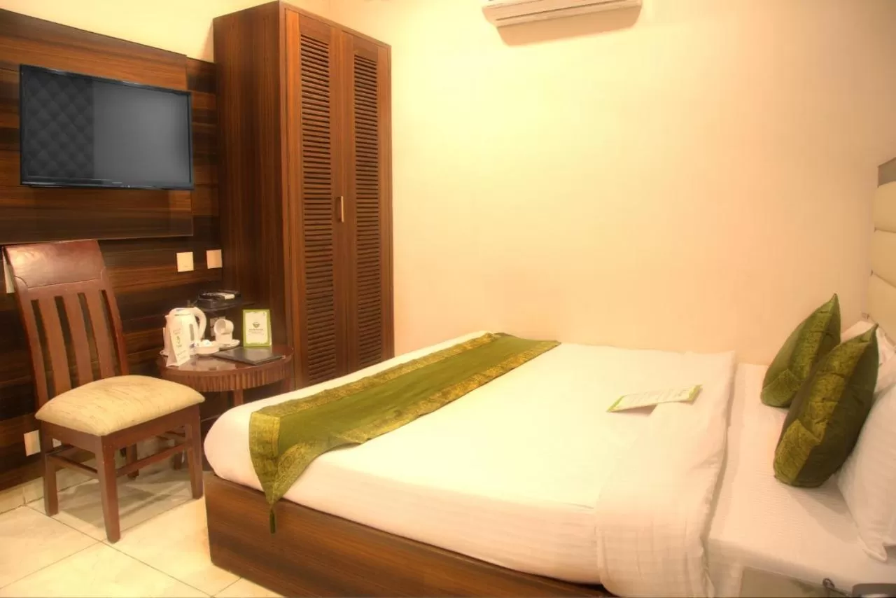 Bedroom, Bed in Hotel Dreamland Chandigarh