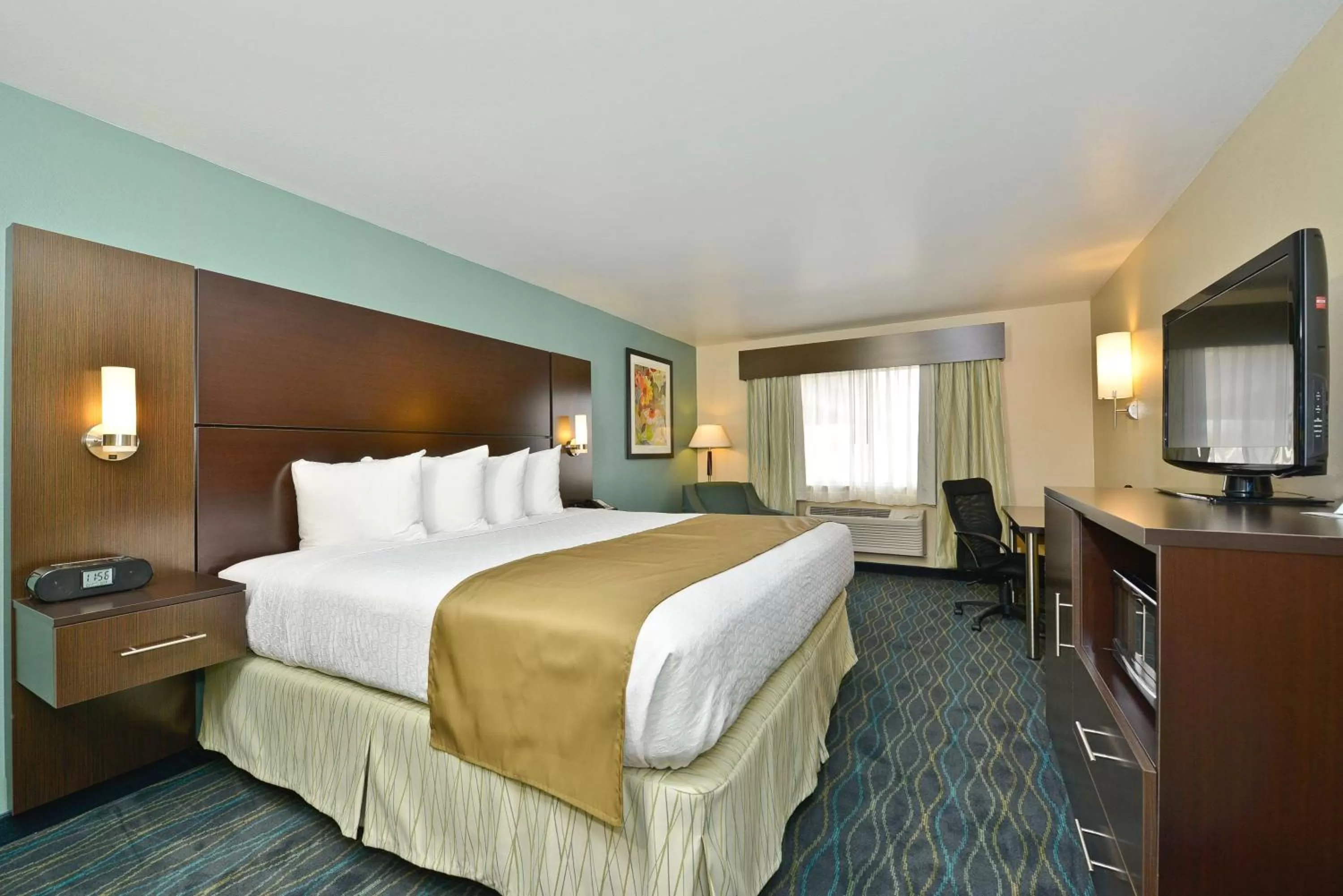 King Room - Non-Smoking in Baymont by Wyndham Marion, OH