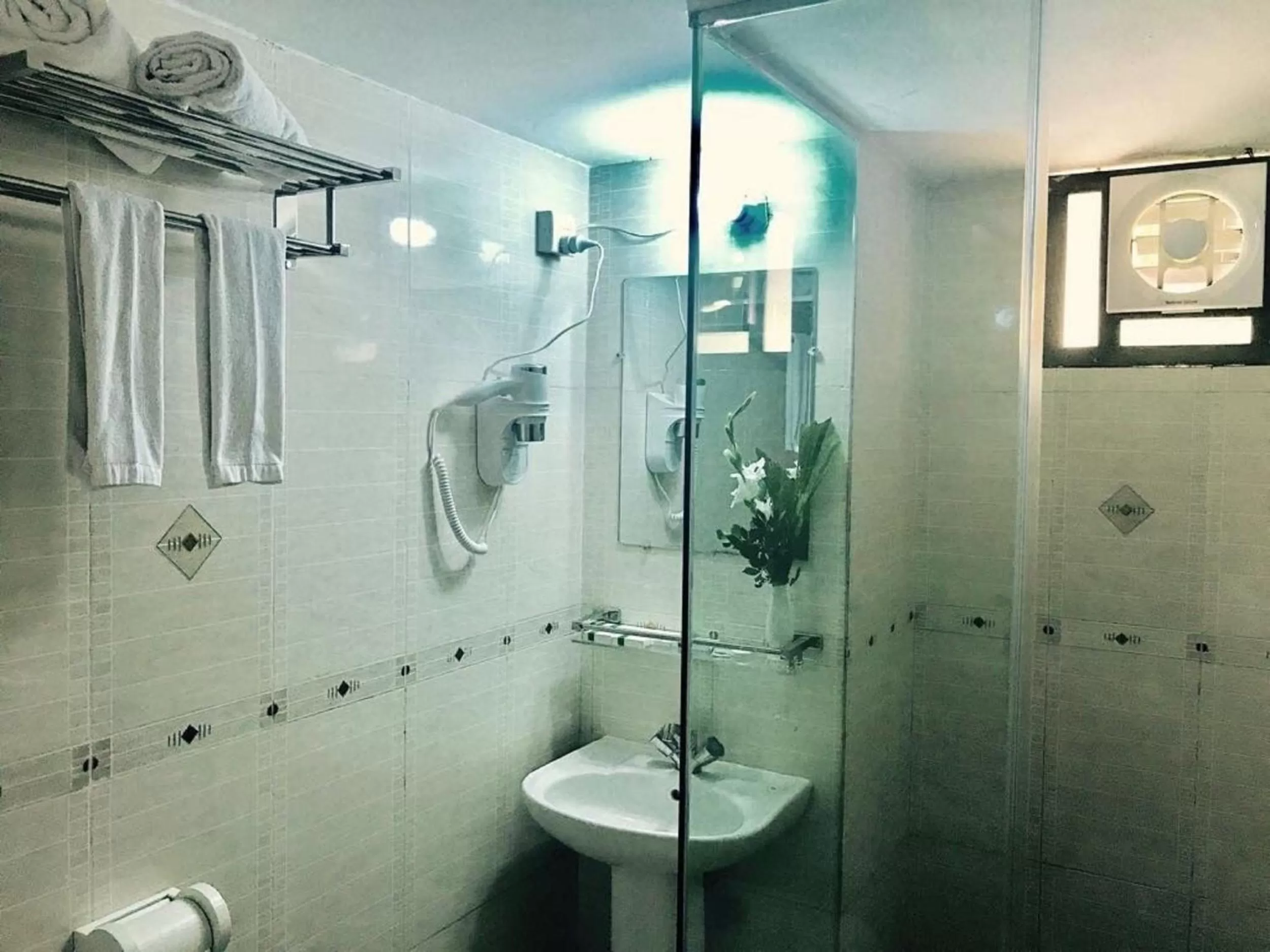 Bathroom in Civic Inn