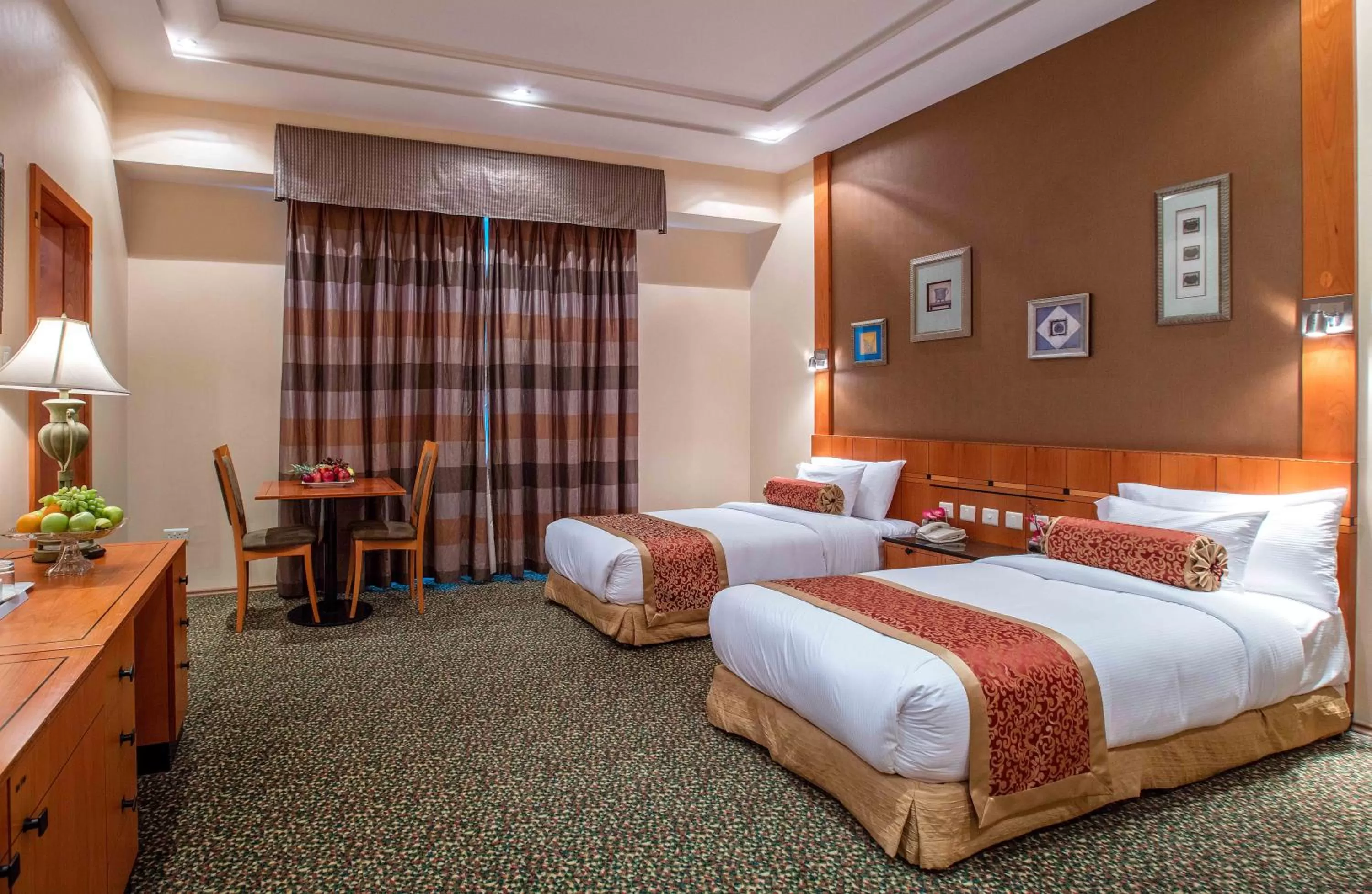 Photo of the whole room, Bed in Gulf Court Hotel