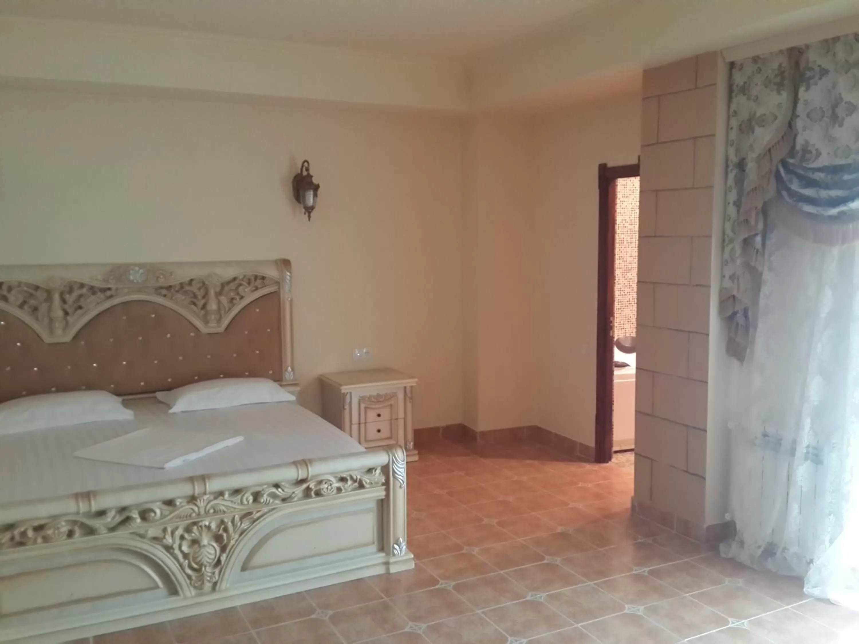 Photo of the whole room, Bed in Venezia Palazzo Hotel