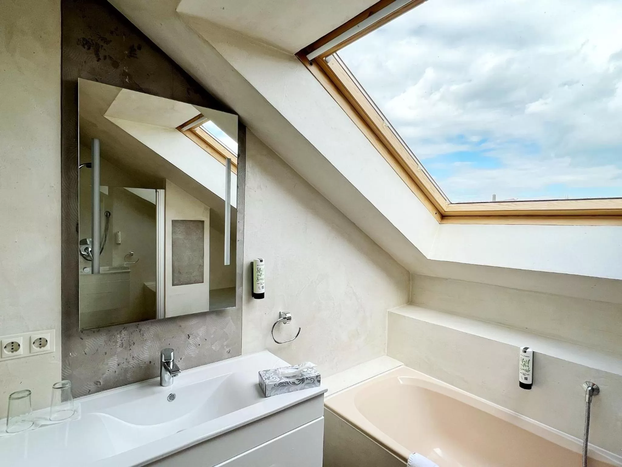 Bathroom in Hotel Hellers Twenty Four I -24h-Check-In-