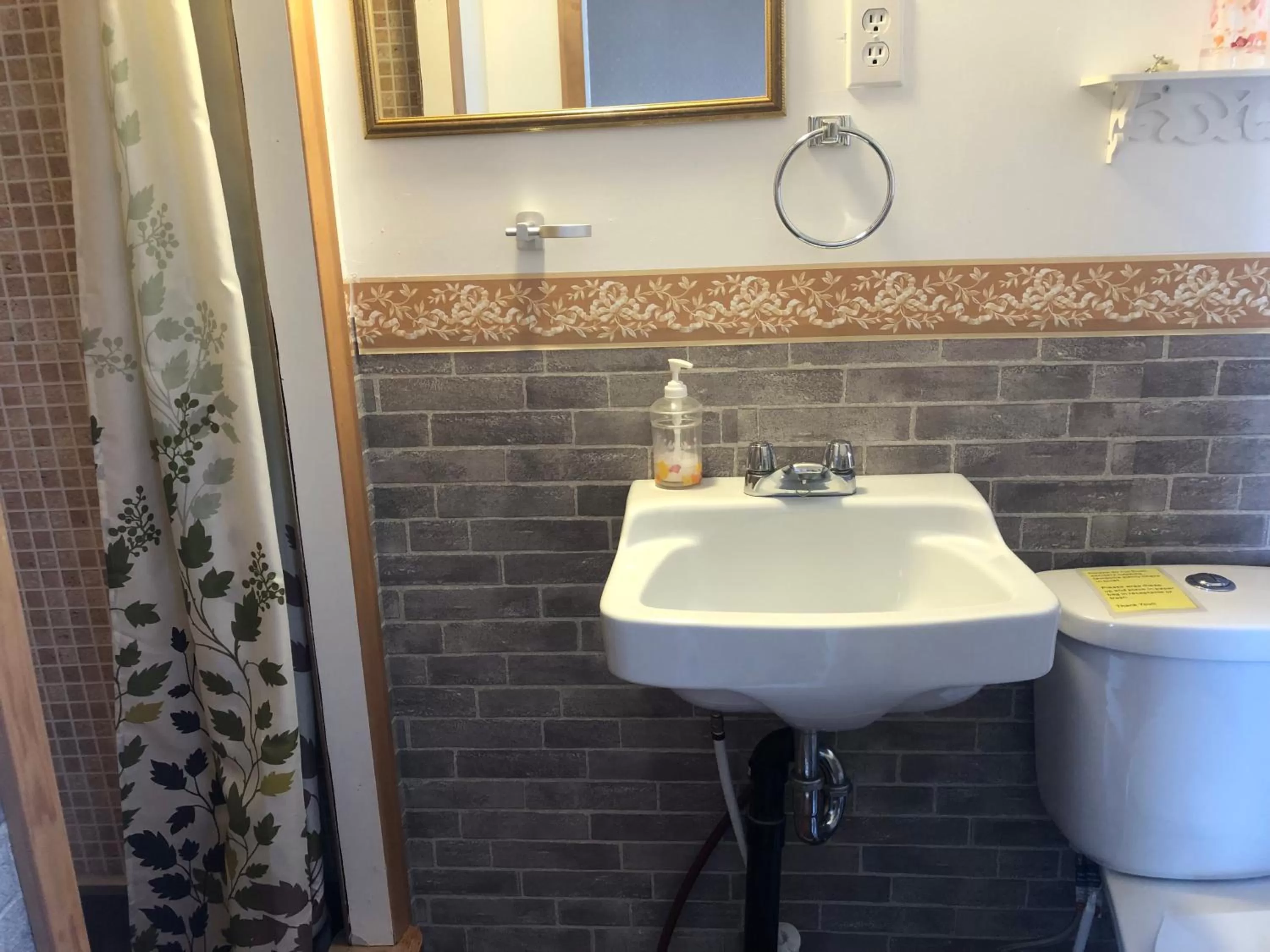 Bathroom in Heritage Place Hotel