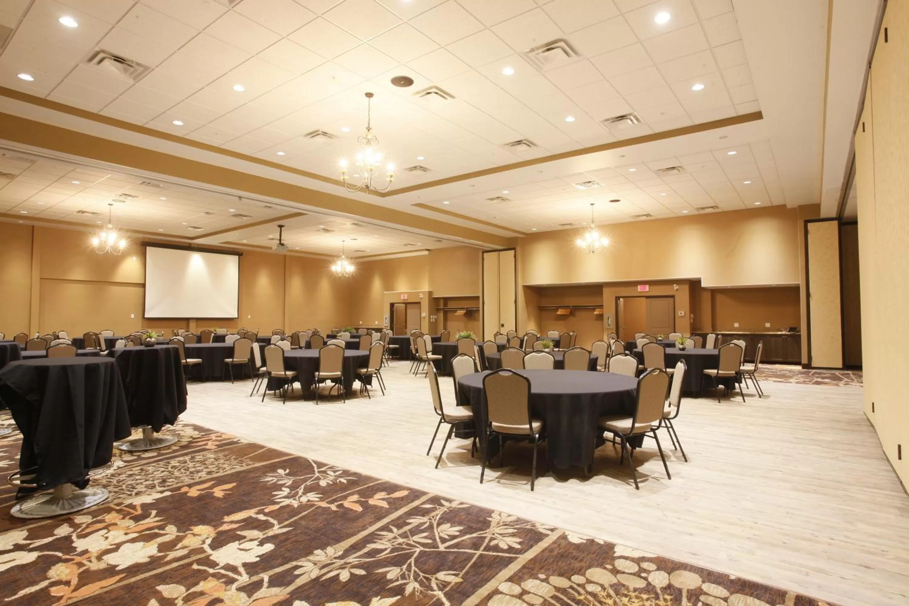 Business facilities in Pomeroy Inn & Suites at Olds College