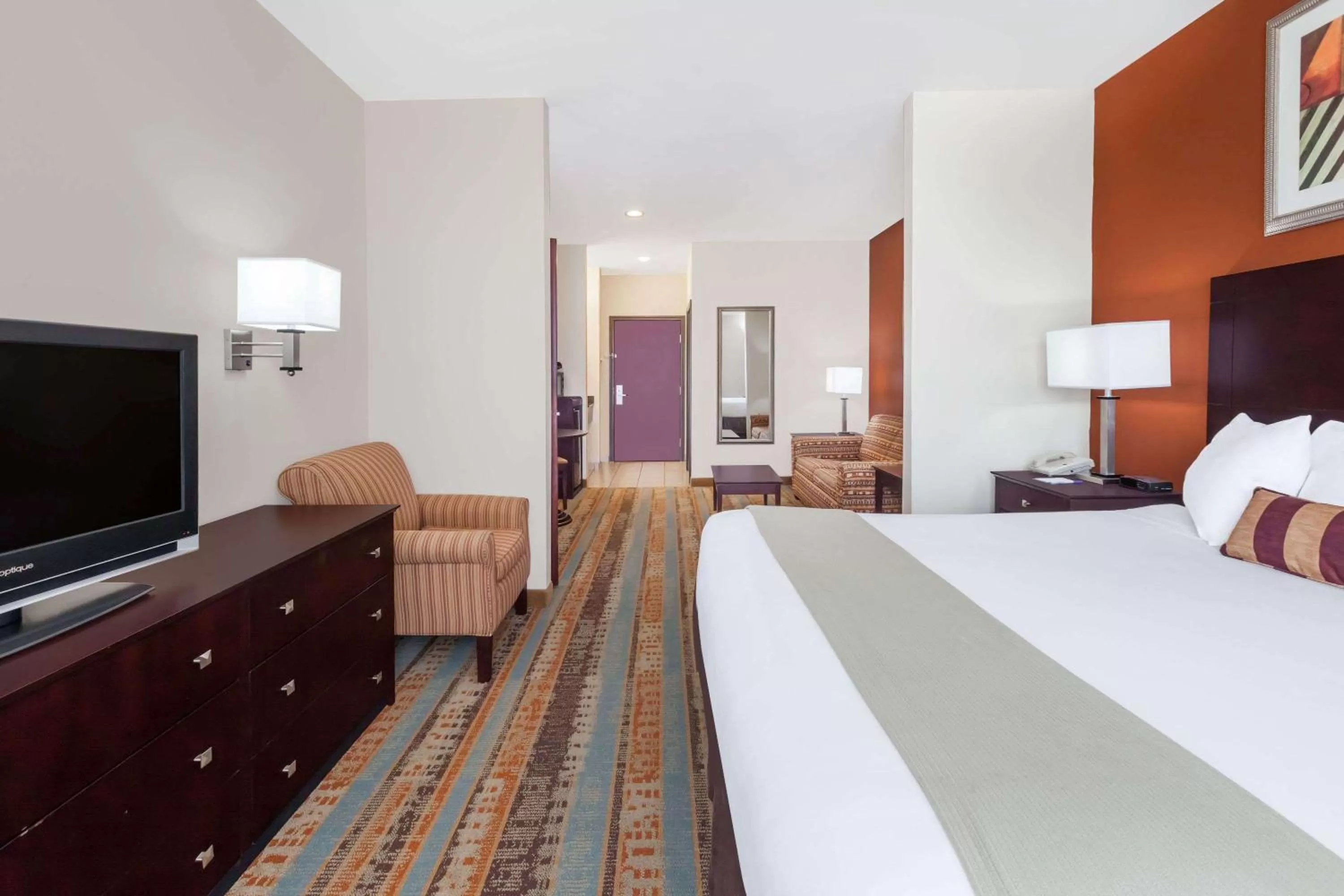 Photo of the whole room, Bed in Baymont by Wyndham Henderson